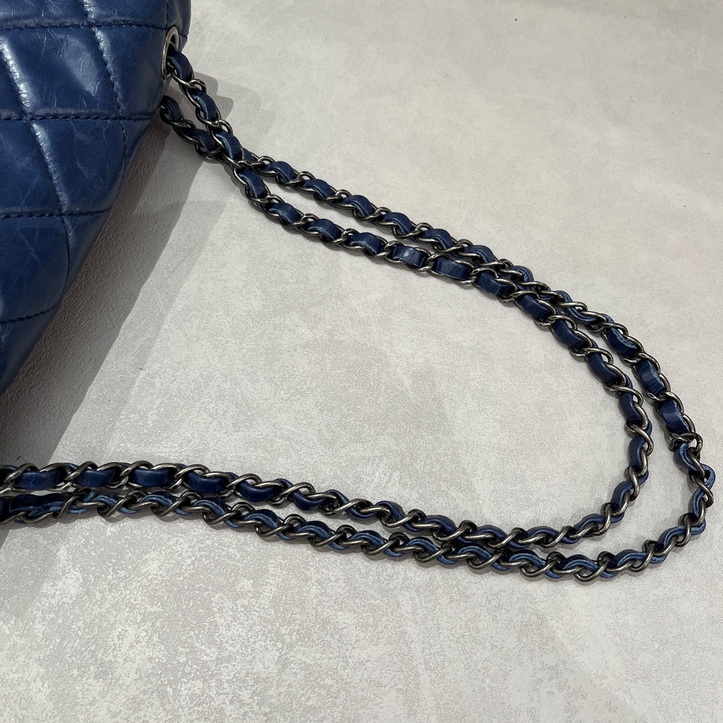 【預訂貨品】Chanel 15C油蠟皮深藍色斜孭袋