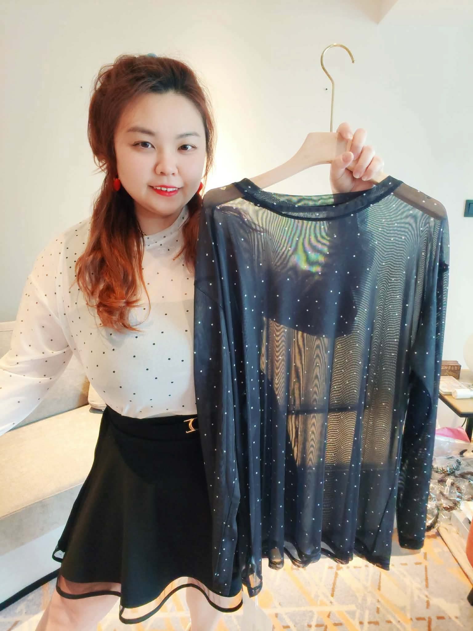 YPC03 5905 长袖波点透纱内搭上衣