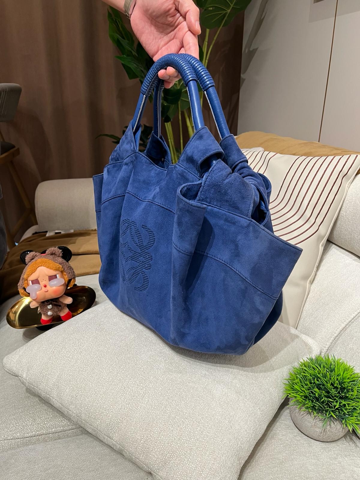 Loewe Aire Suede handbag 藍色麂皮手袋 100%Authentic, 95%New