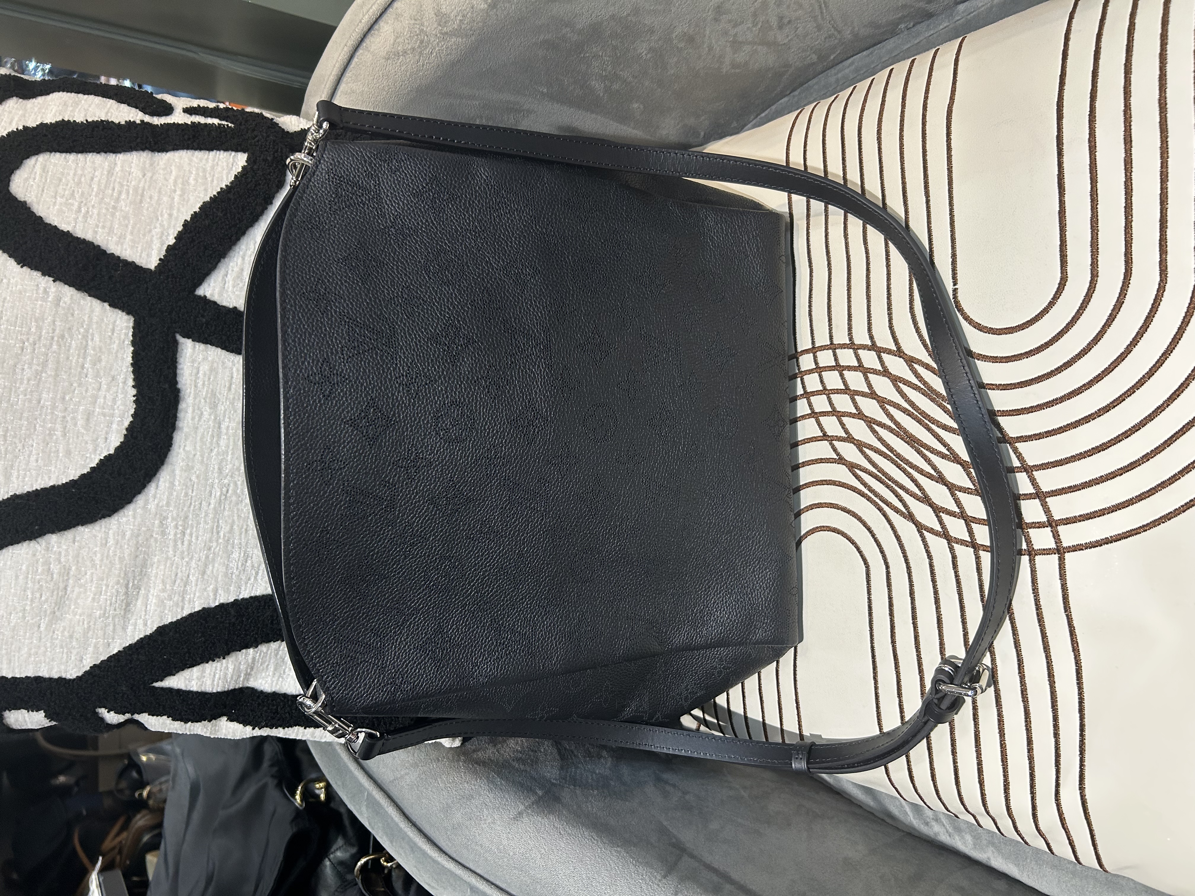 Lv Babylon 2way bag black calfskin 100%Authentic ,98%new✅dust bag W27cm x D15cm x H32cm