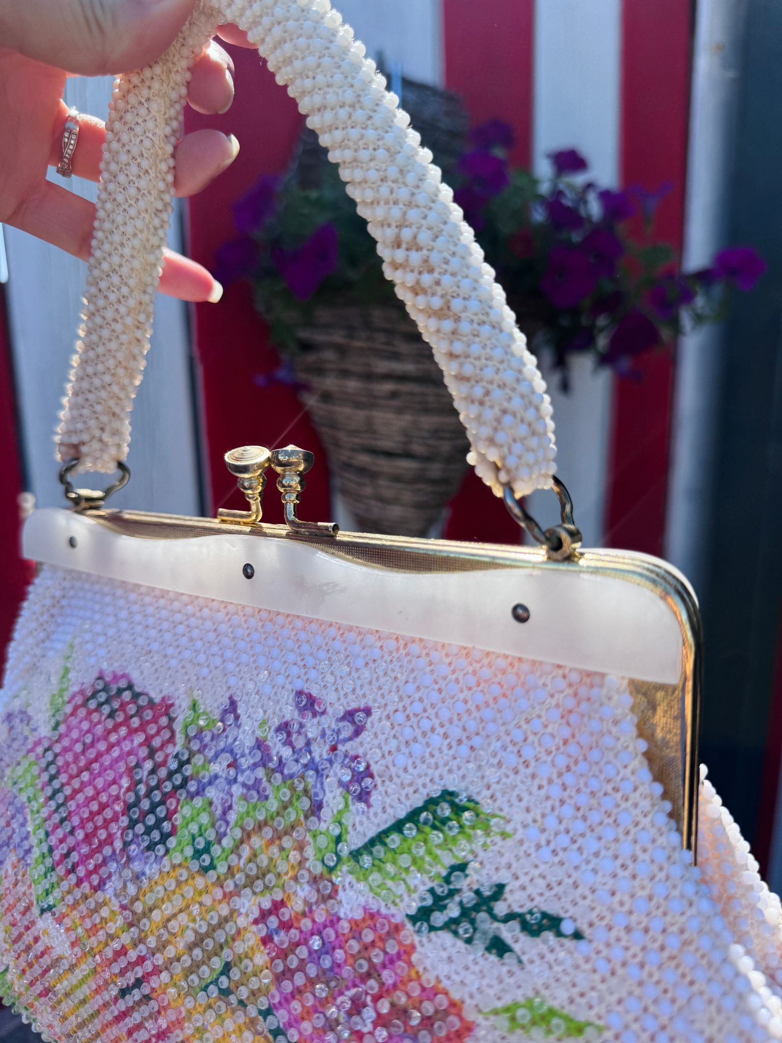 Unmarked C.a. 1960s Made in Hong Kong "Sugar-Coated" Floral Bead Bag (MT2597)