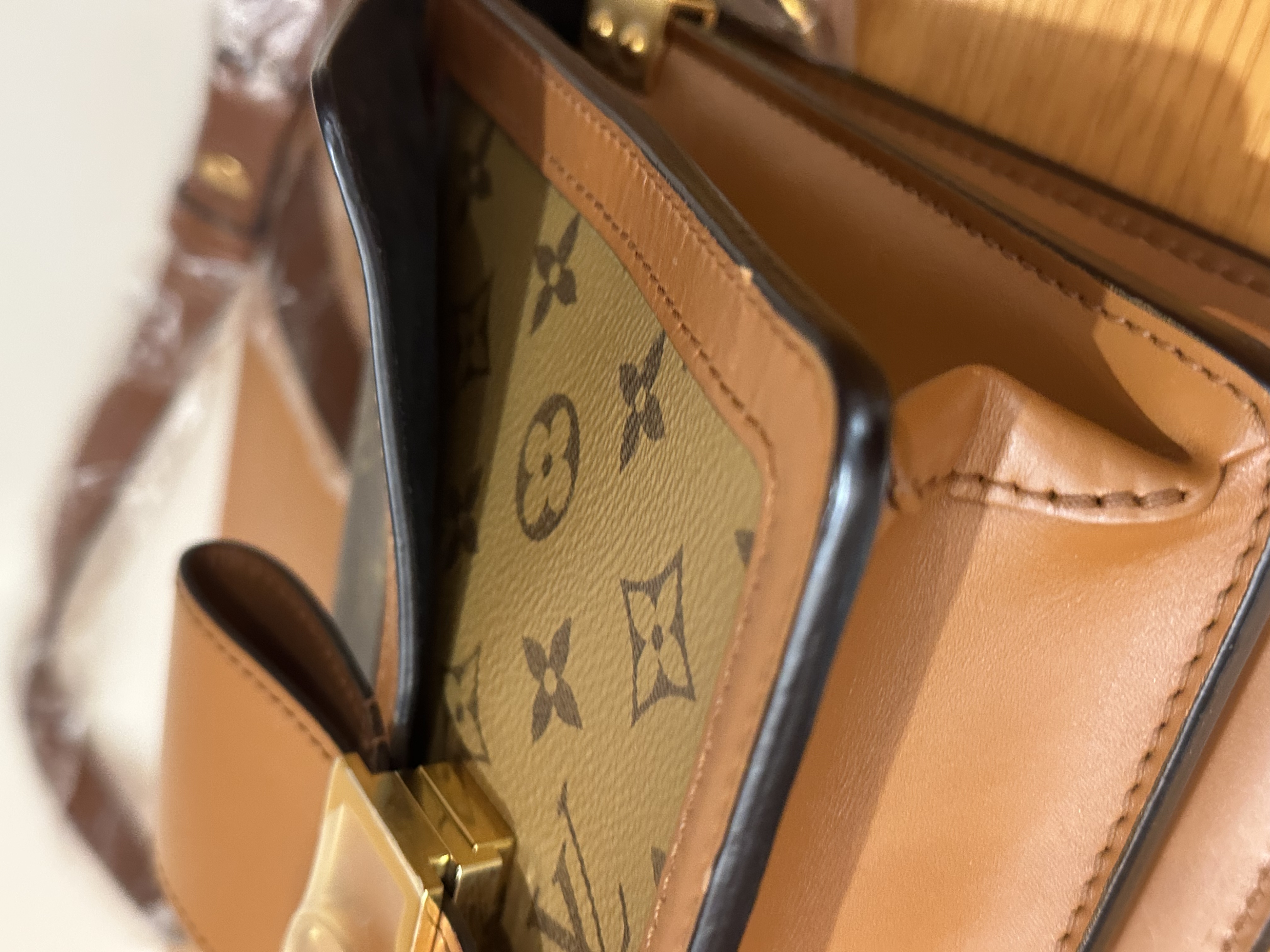 直播貨品 |  [1個-$100 2個-$300］HH22