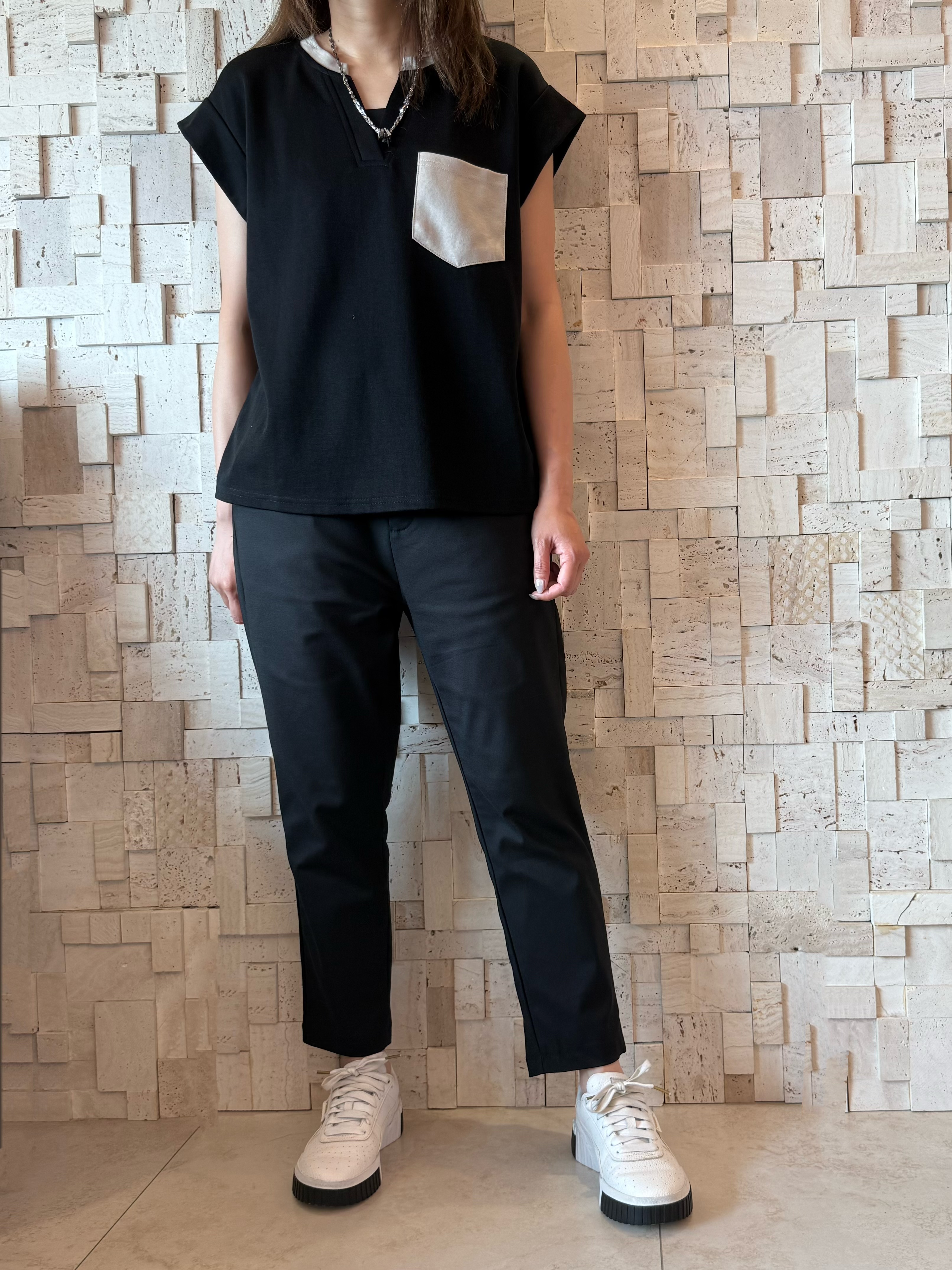 #2086 撞色邊V領Top✨