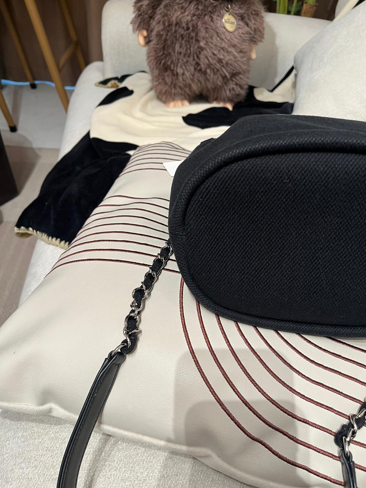 Chanel DEAUVILLE drawstring bucket bag ,black ,98%new ✅card✅dust bag✅box 