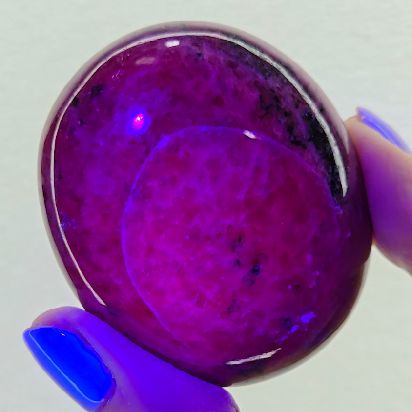 Ruby with intense flash, prismatic patterns, strong UV - RBY6