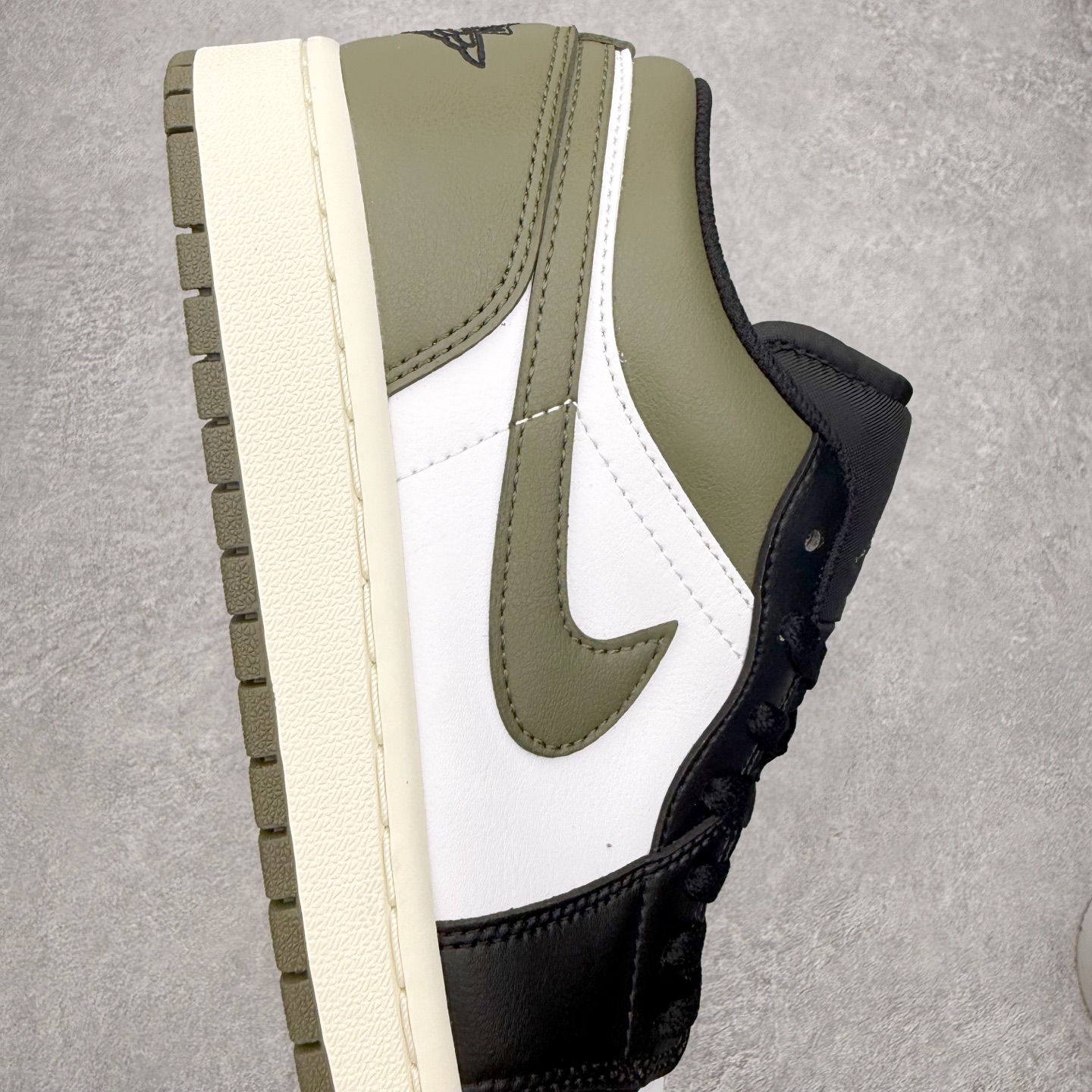 Air Jordan 1 Low 553558-092