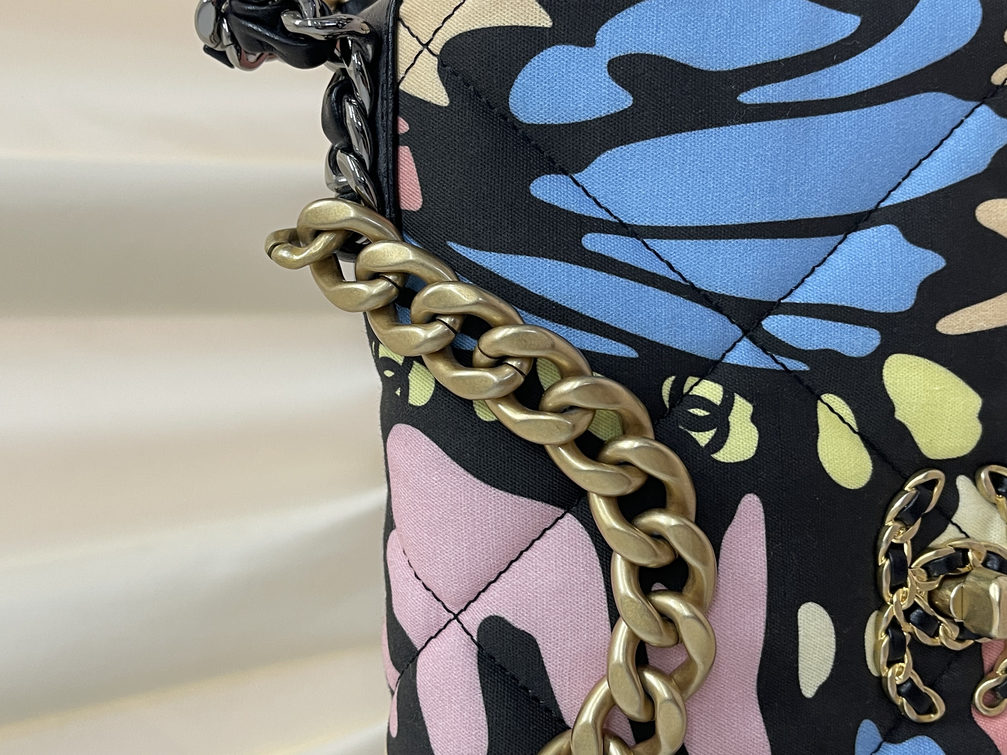 Pre-owned Chanel 19 Bag/ Product Code: 26041513