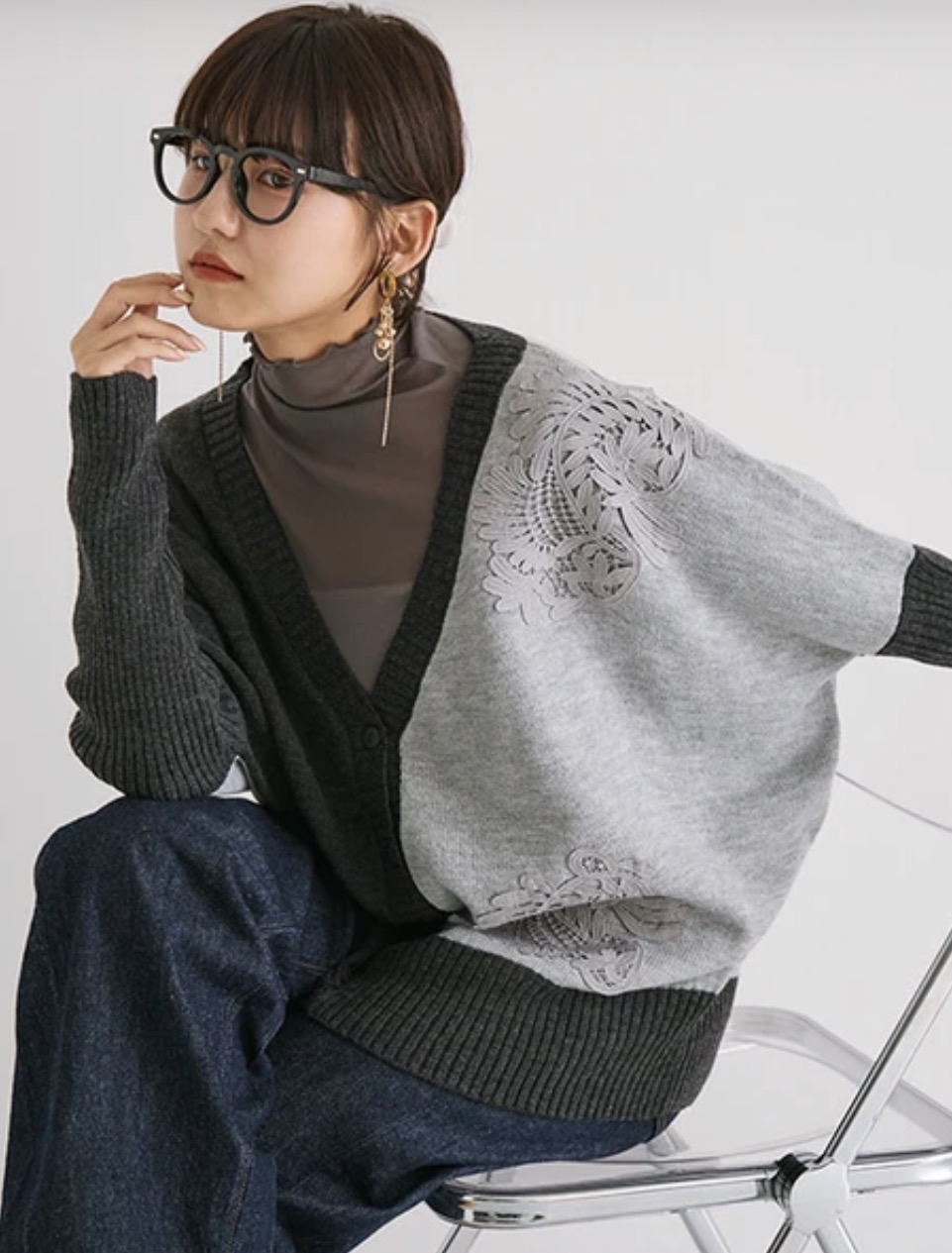Brill 撞色刺繡V領針織開胸衫