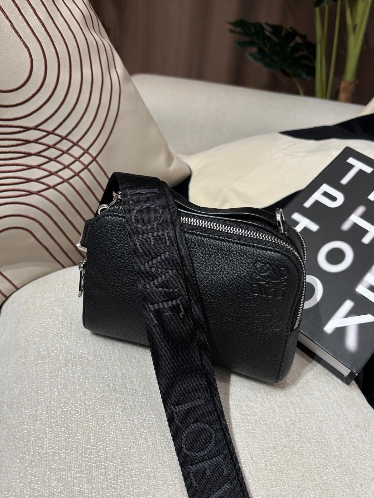 Loewe camera bag calfskin 100%Authentic, 98%new ✅strap✅Dust bag
