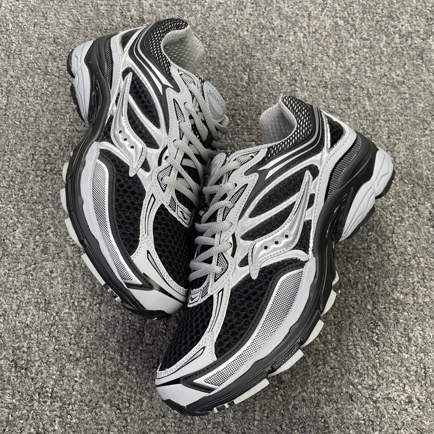 Saucony ProGrid Omni 9