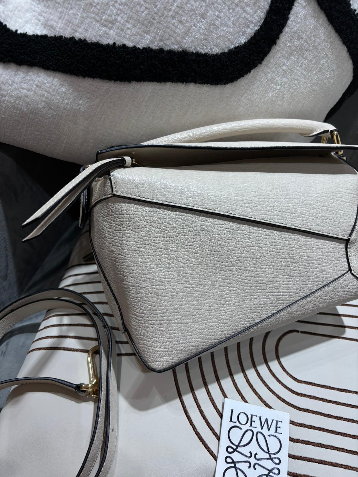 Loewe Puzzle Edge Small 100%Authentic, 99%New ✅Booklet ✅Dust bag