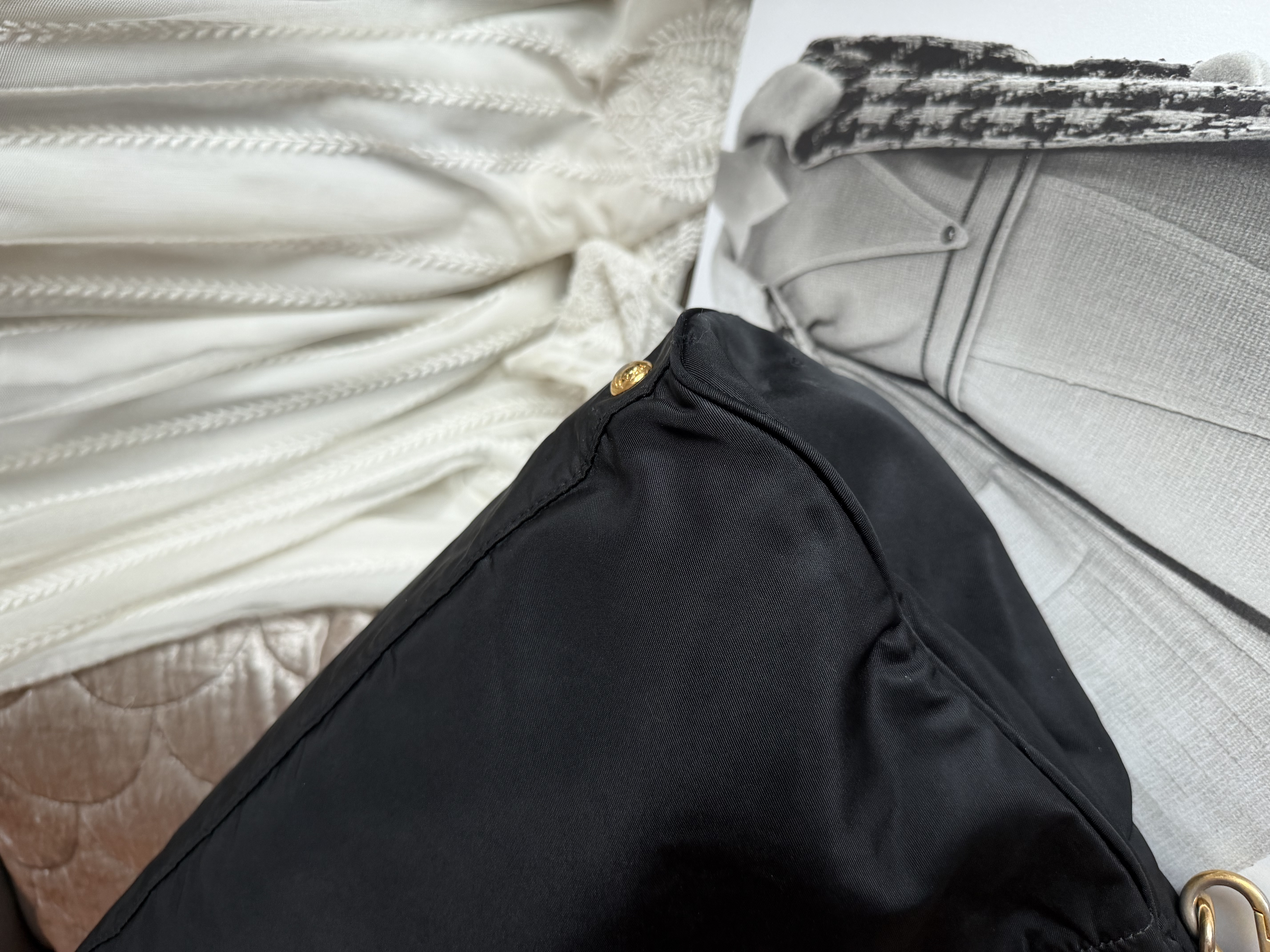 prada黑色 black re nylon bag with original strap