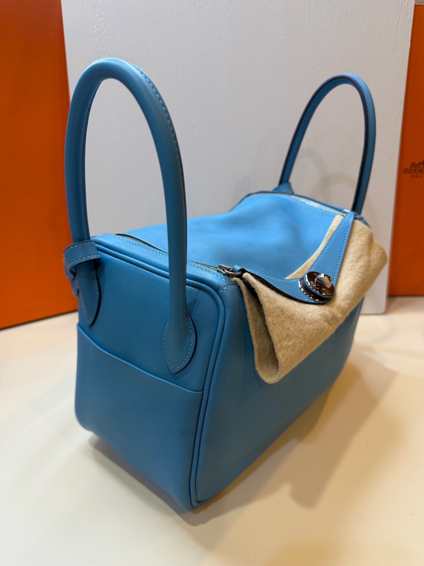 Pre-Owned HERMÉS Lindy 26 Stamp D / Product Code: 26042420