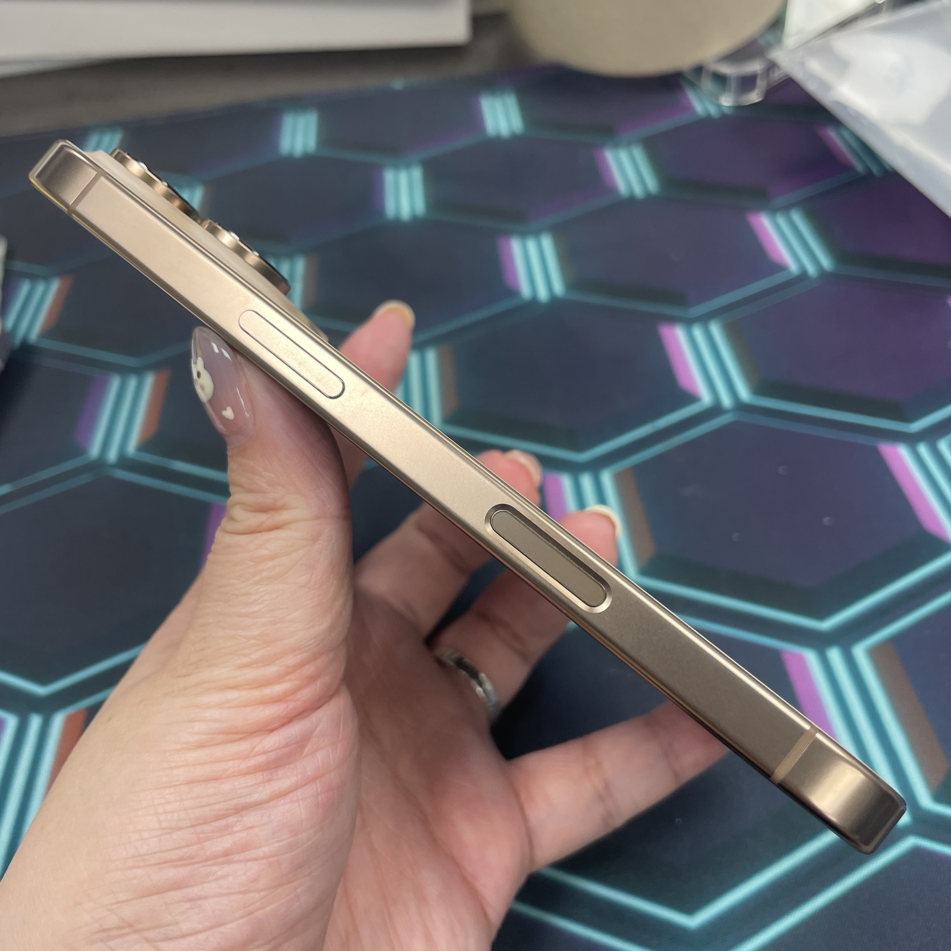 *6770 16 Pro 勁靚機 128GB 電89 沙色 gold