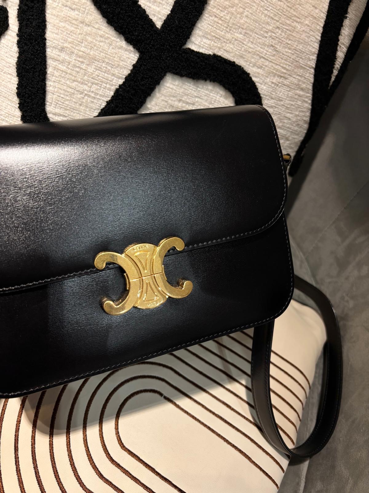 Celine CLASSIQUE TRIOMPHE 黑金凱旋門 medium box flap W22x15.5x6cm  100%Authentic ,98%new  ✅tap booklet ✅dust bag✅box 
