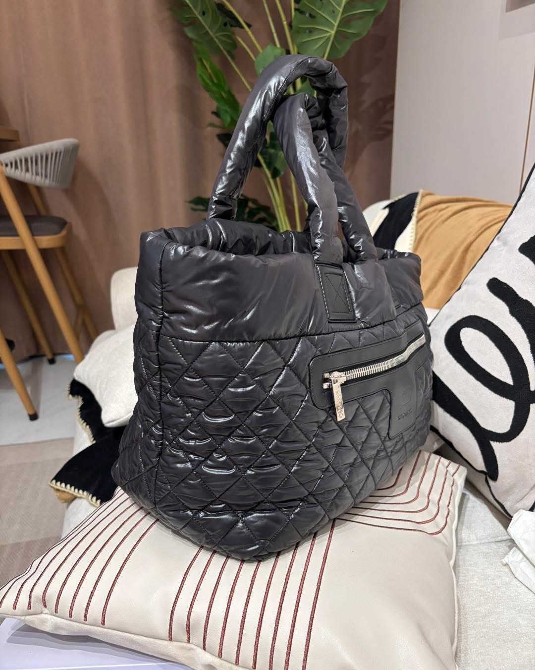 Chanel coco cocoon nylon 100%Authentic, 98%New  ✅card✅Dust bag