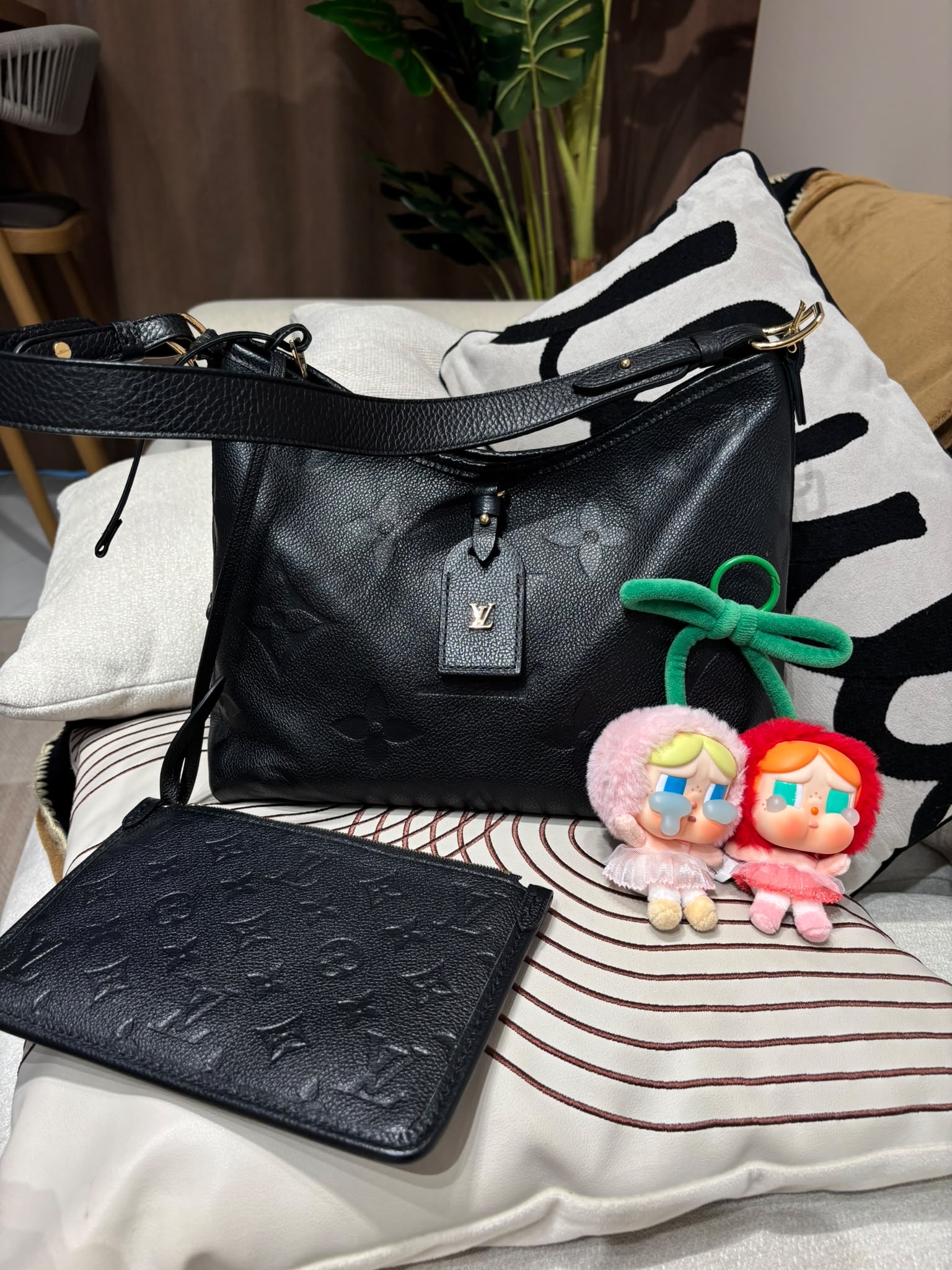 LV Carryall PM Calfskin 100%Authentic, 95%New ✅Pouch ✅Dust bag