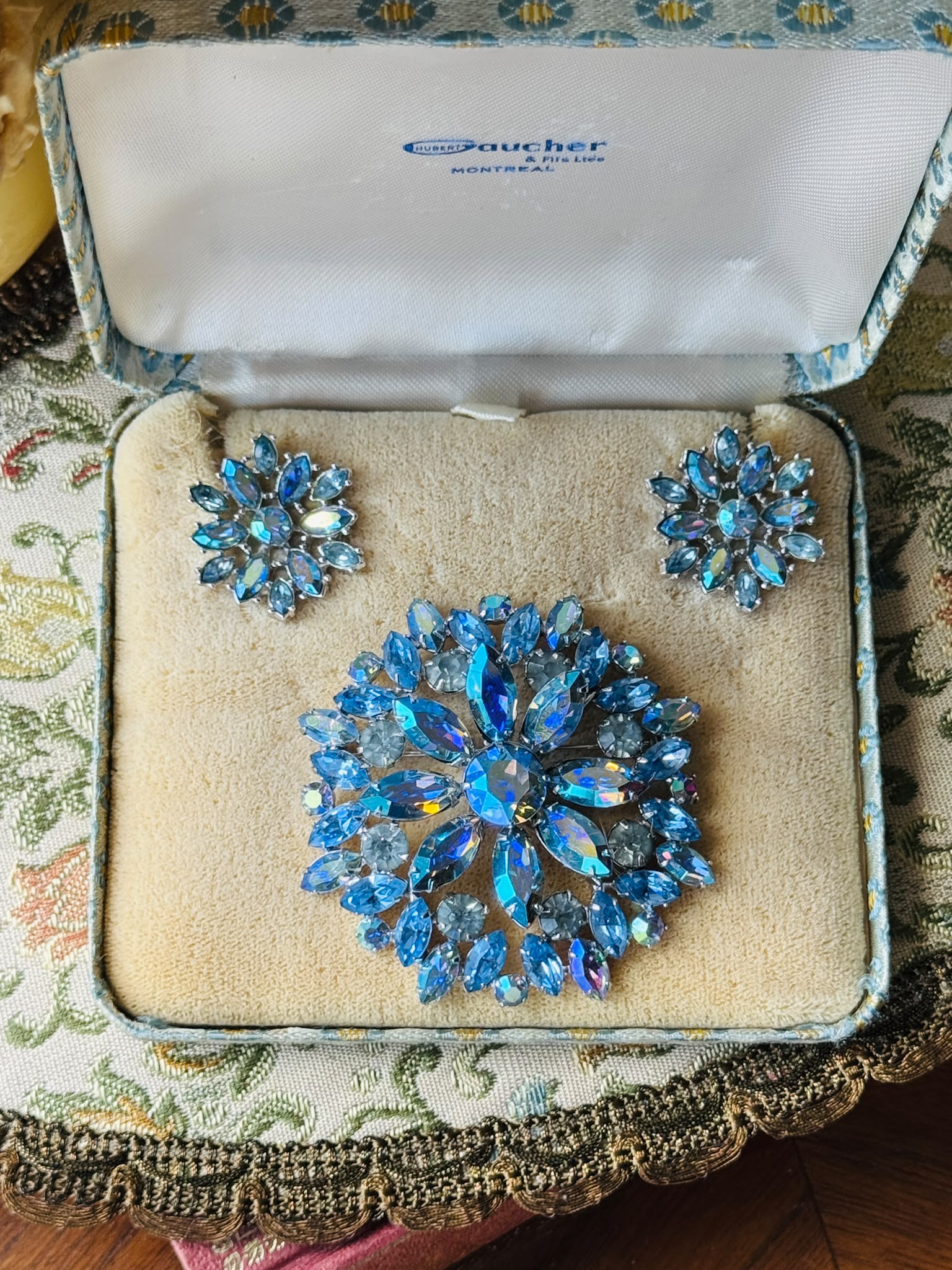 Vintage 1950s Designer Quality Blue Aurora Borealis Brooch and Clip Earrings Jewelry Set (MT2628)