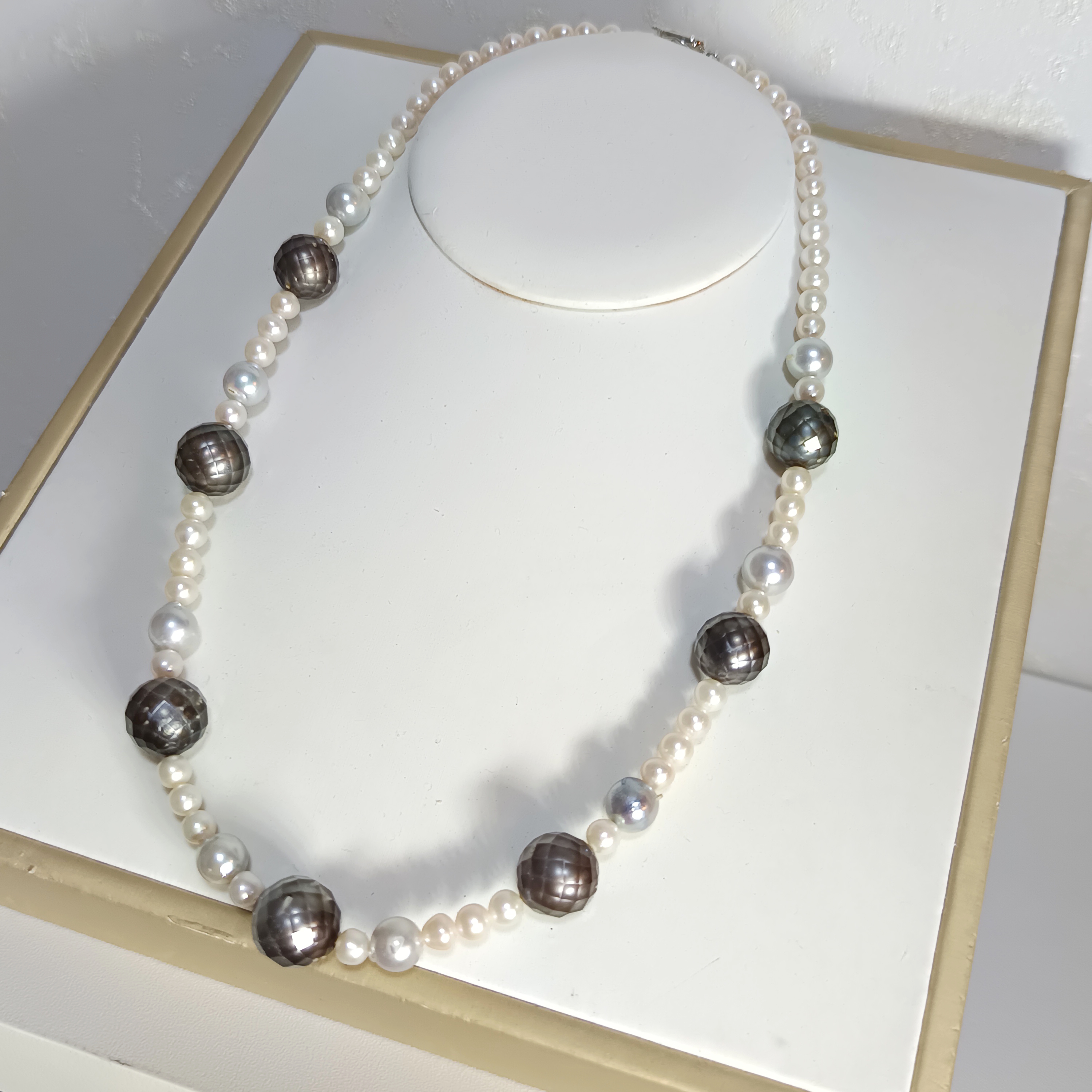 近正圓極強光淡水珍珠+大溪地華珍珠+日本真多麻海水珍珠設計款925銀扣頸鍊