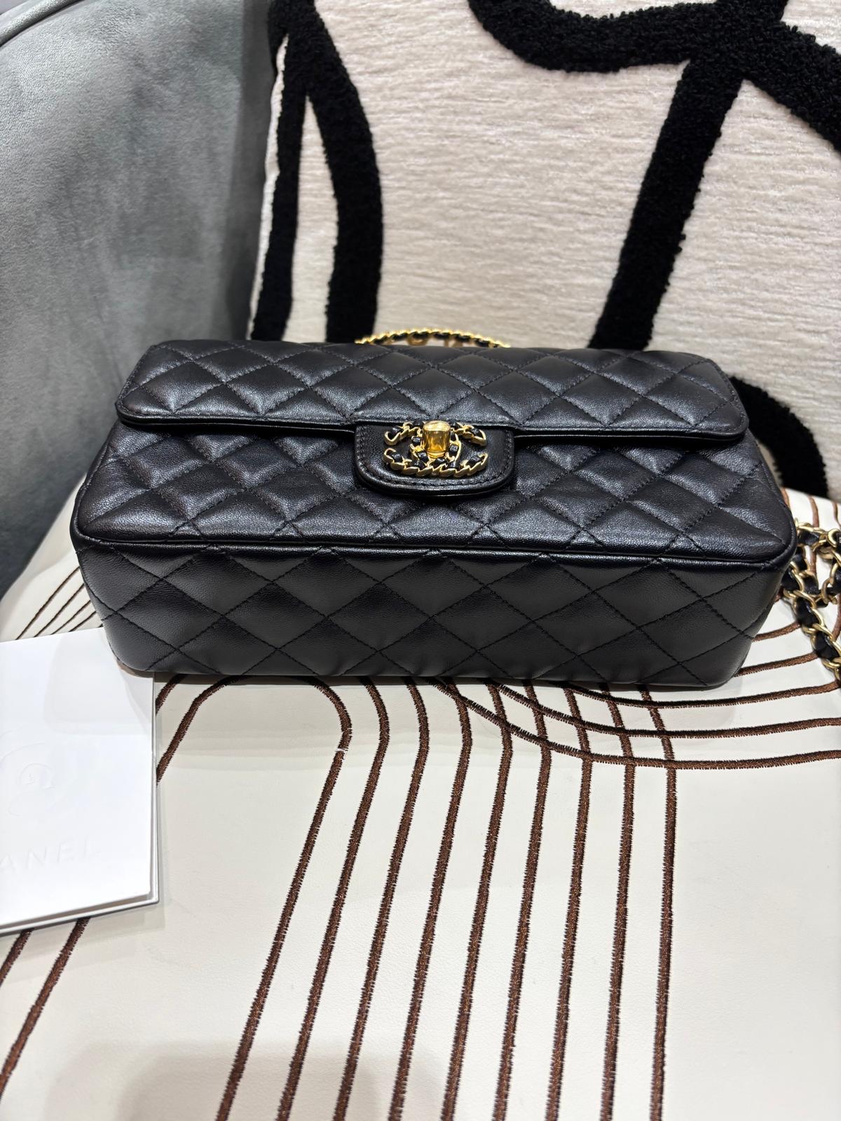未使用品 Chanel flap bag with handle 黑色牛皮金扣留空手柄 24C，100%Authentic, 99%New unused  ✅收據✅晶片✅Dust bag✅box