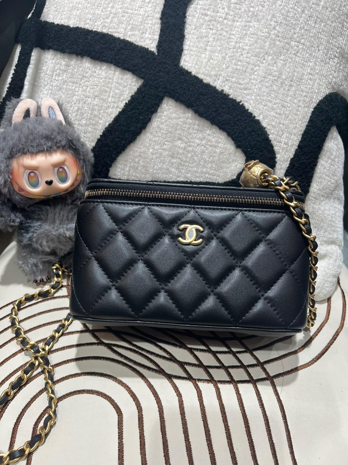 未使用品 Chanel Vanity With Pearl Crush 金球長盒子100%Authentic, Unused全新未使用品✅晶片✅Dust bag✅Box
