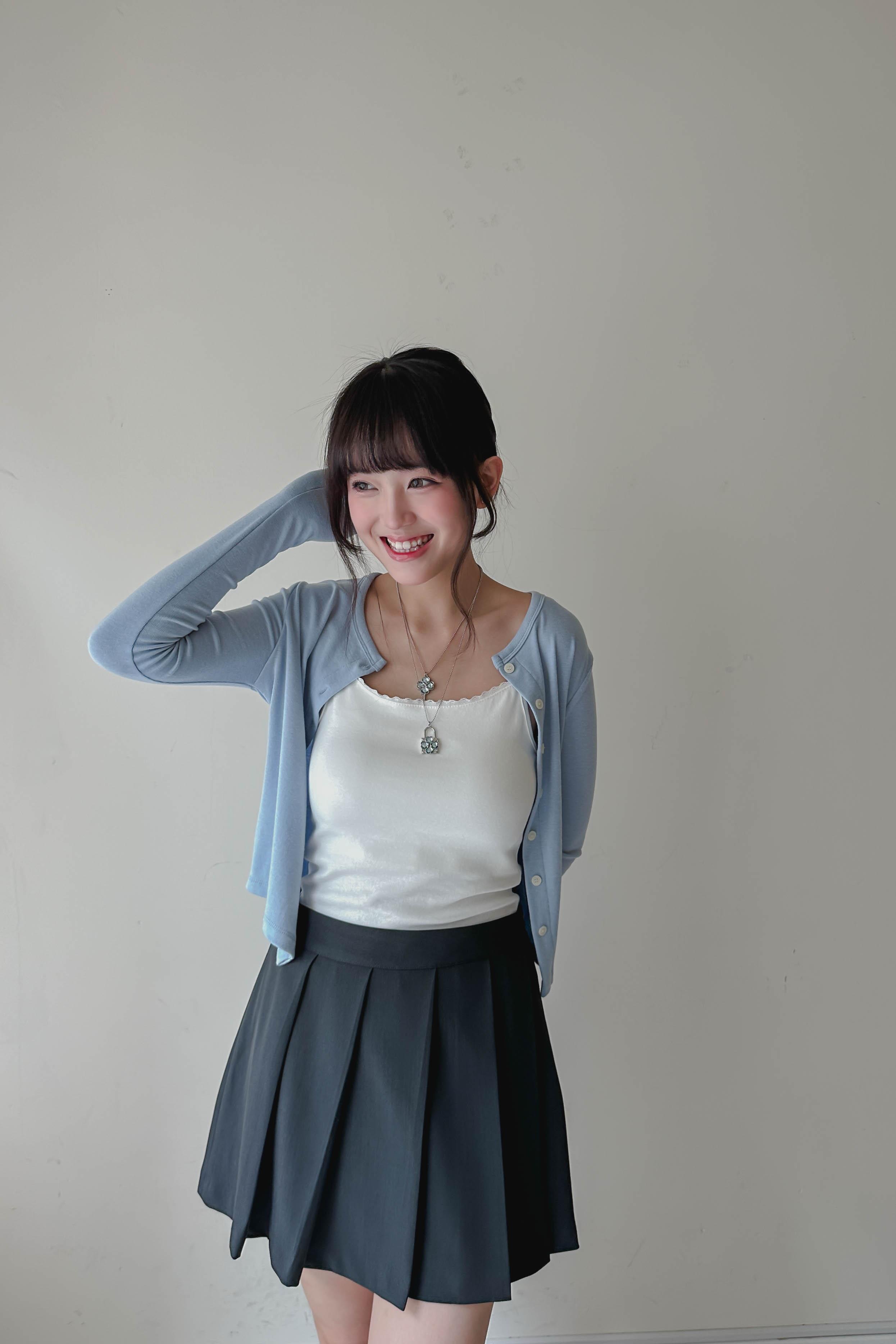 極修身親膚微短Cardigan (三色入)