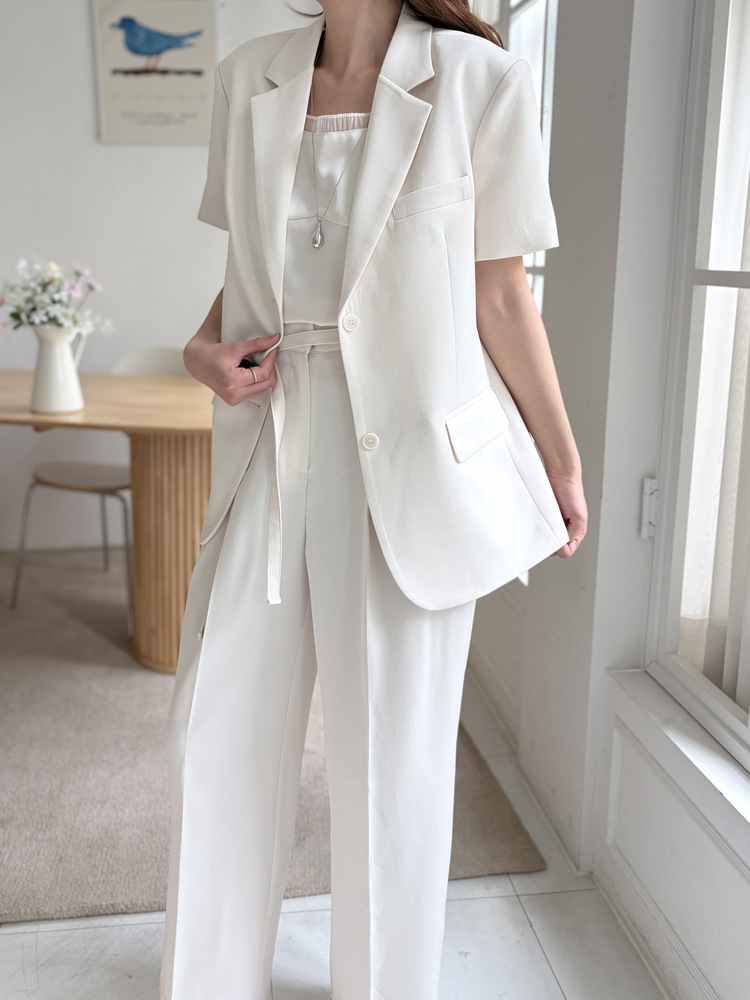 Aveline Relaxed Fit Blazer (Ivory)