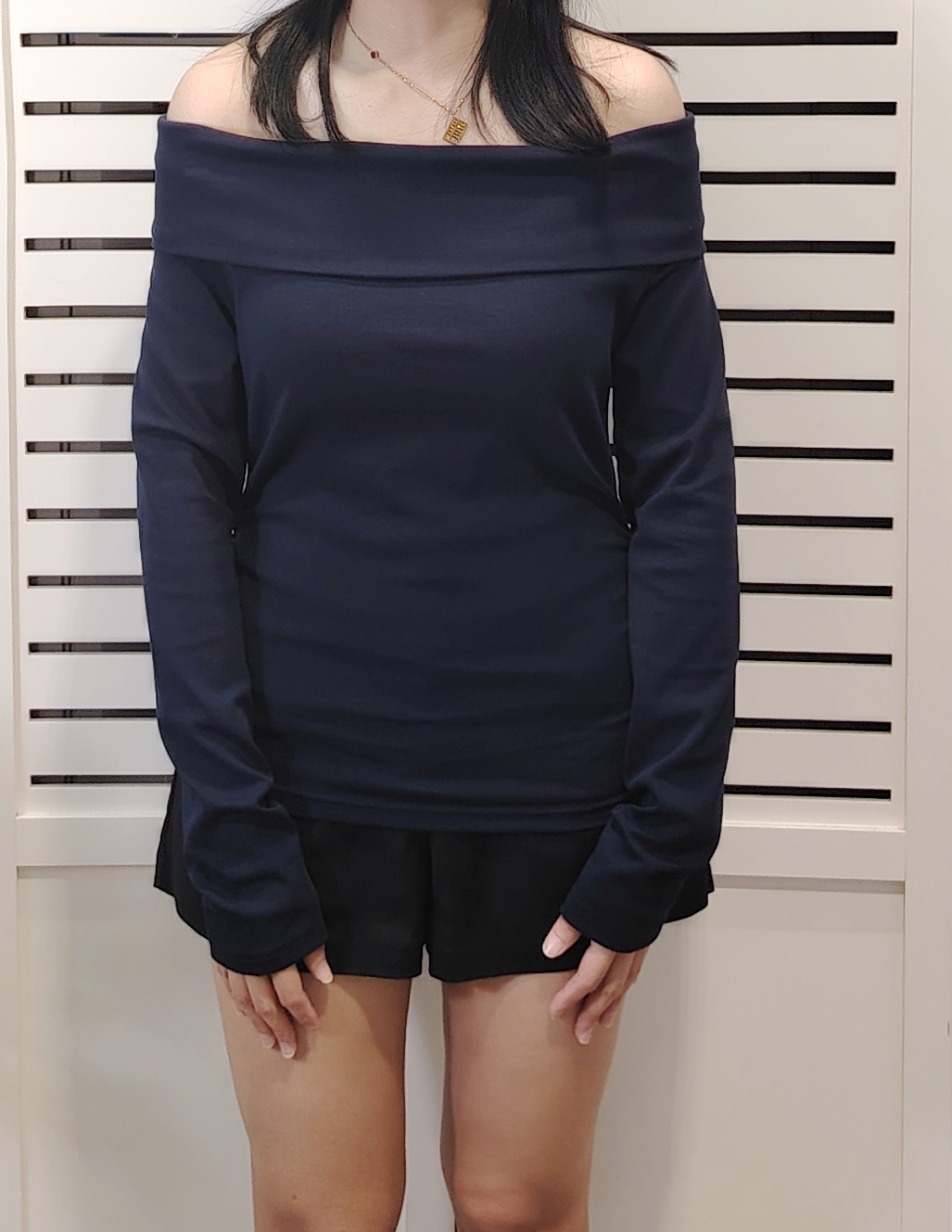 M5078 Off Shoulder Long Sleeve Slim Tee