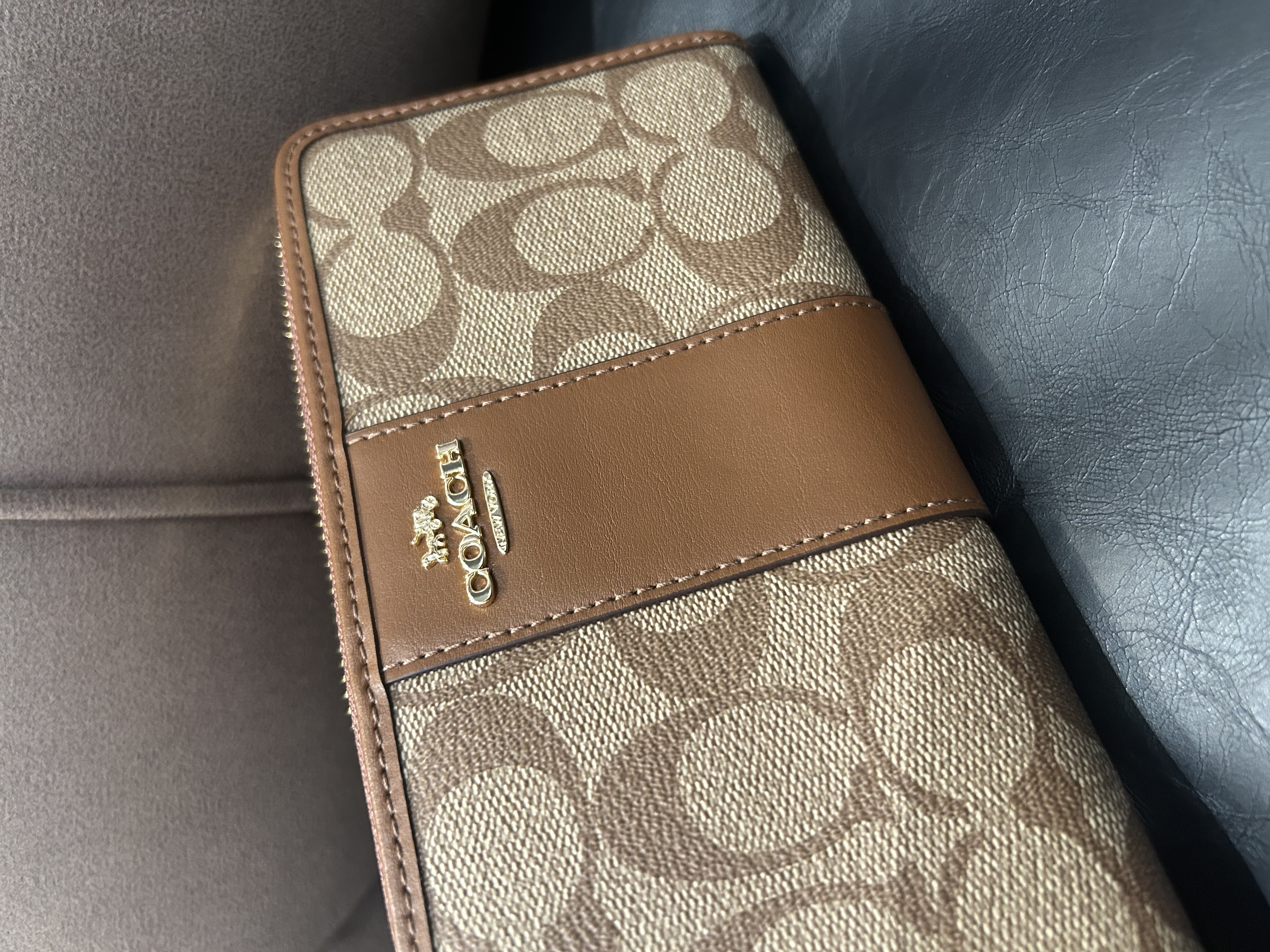 Coach Long Zip Around Wallet in signature canvas 100% Authentic, 99%New