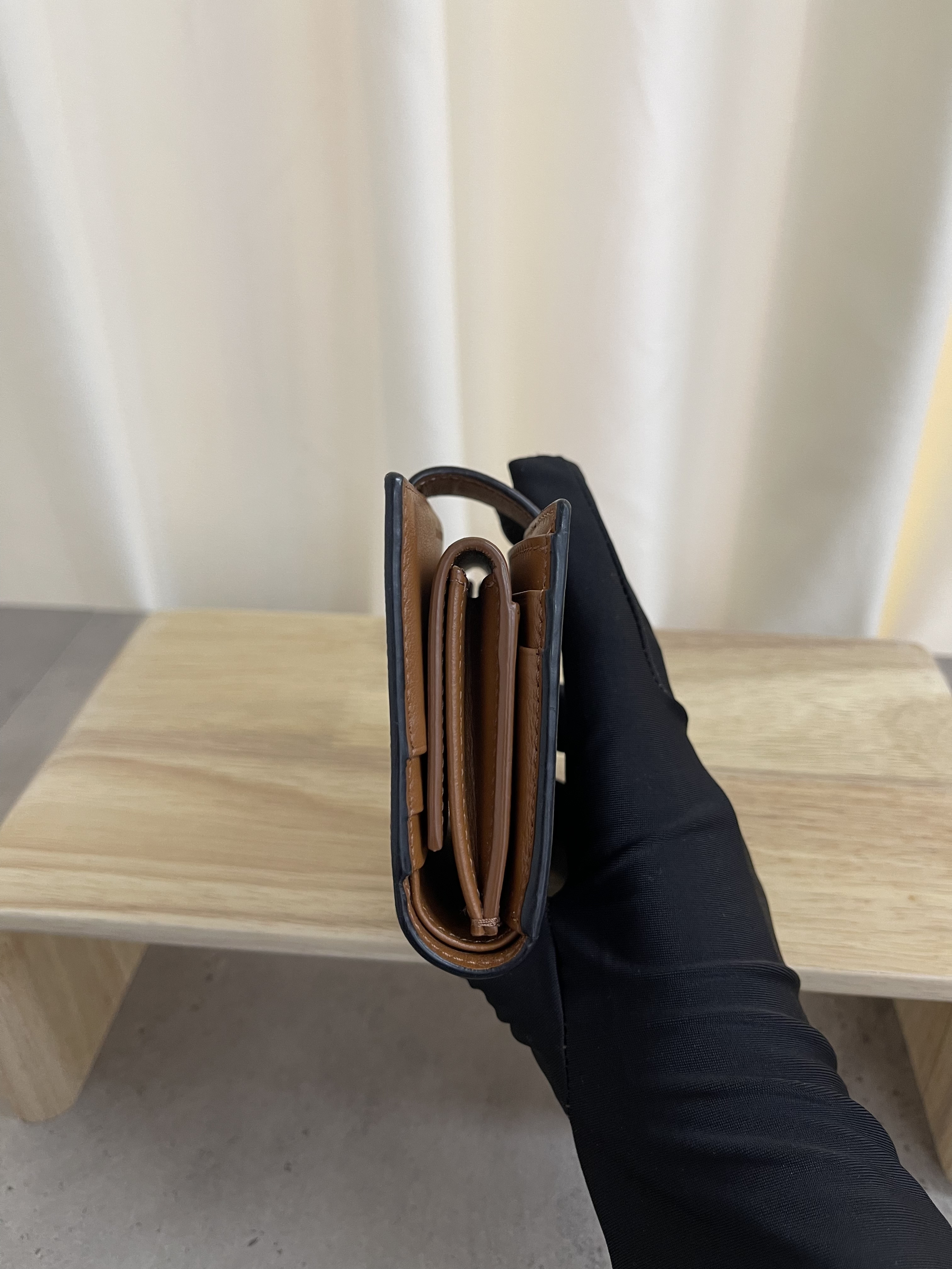 Pre-owned Celine Wallet/ Product Code: 26012703