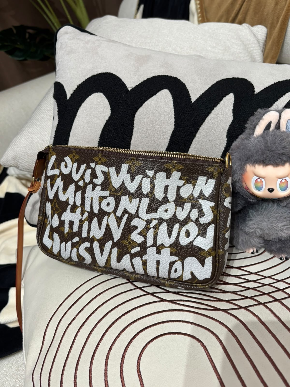 LV Stephen Sprouse Graffiti Pochette Bag 限量版 100%Authentic, 98%New ✅Dust Bag ✅Box