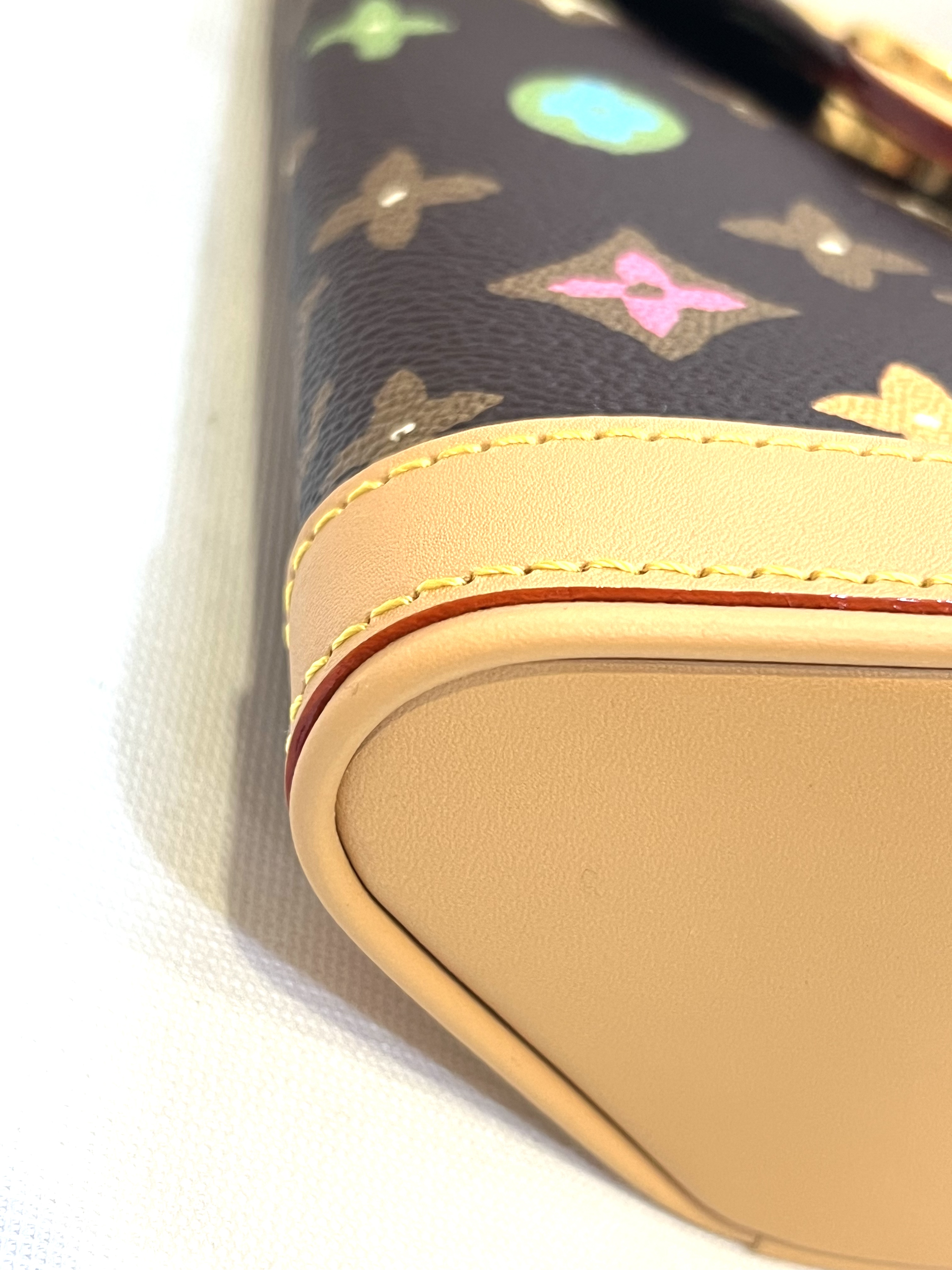 Pre-Owned LV Envelope Pouch / Product Code: 26041655