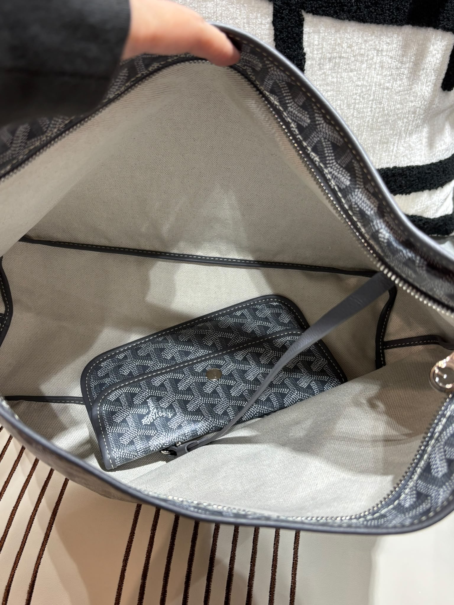 Goyard boheme hobo bag   100%Authentic, 98%New ✅Dust bag