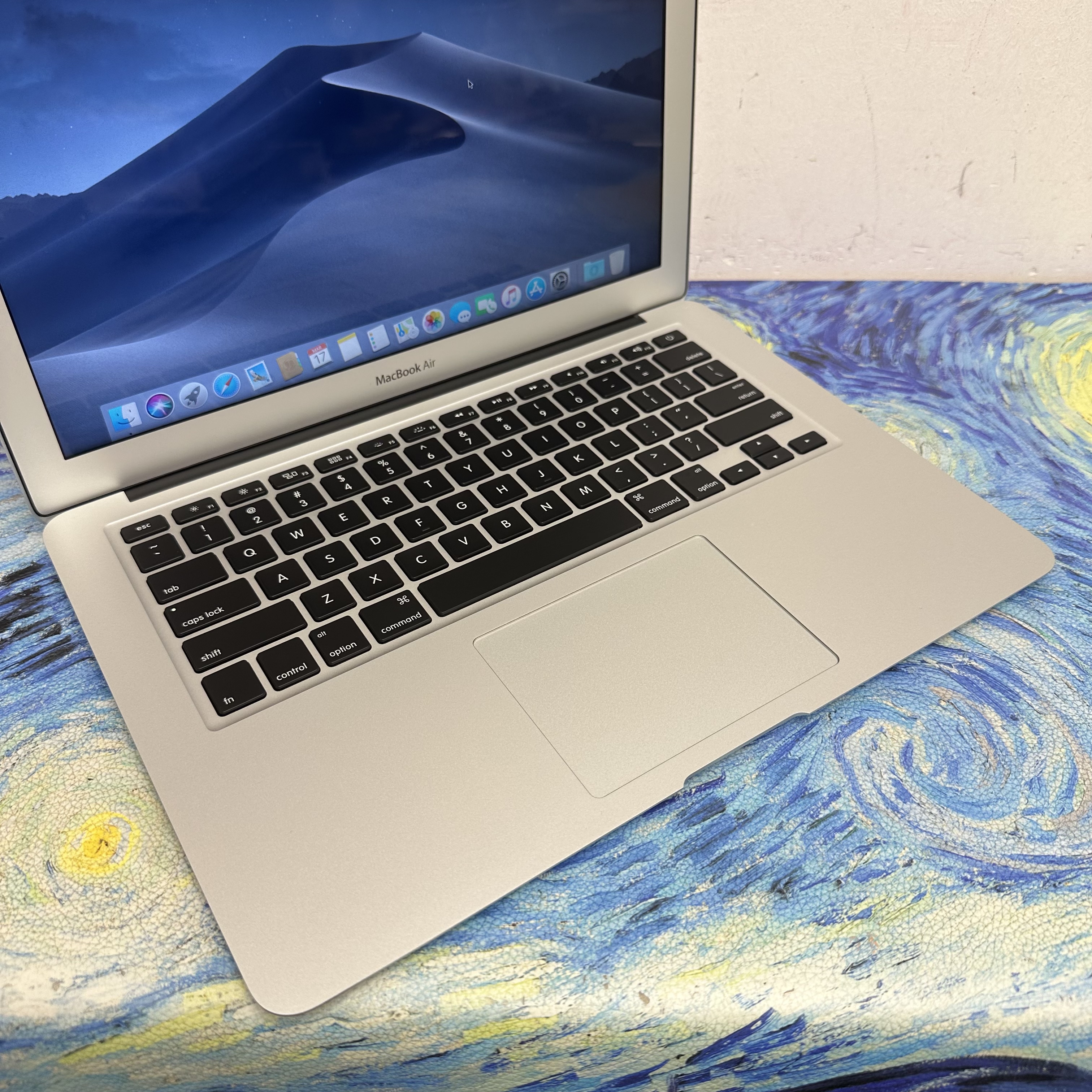 #5694 Apple Macbook air/13寸/ i5 CPU /8GB Ram/128GB SSD/輕薄機身/文書機/ Gaming Laptop / Notebook /  Movie / Netflix / Disney+ / 