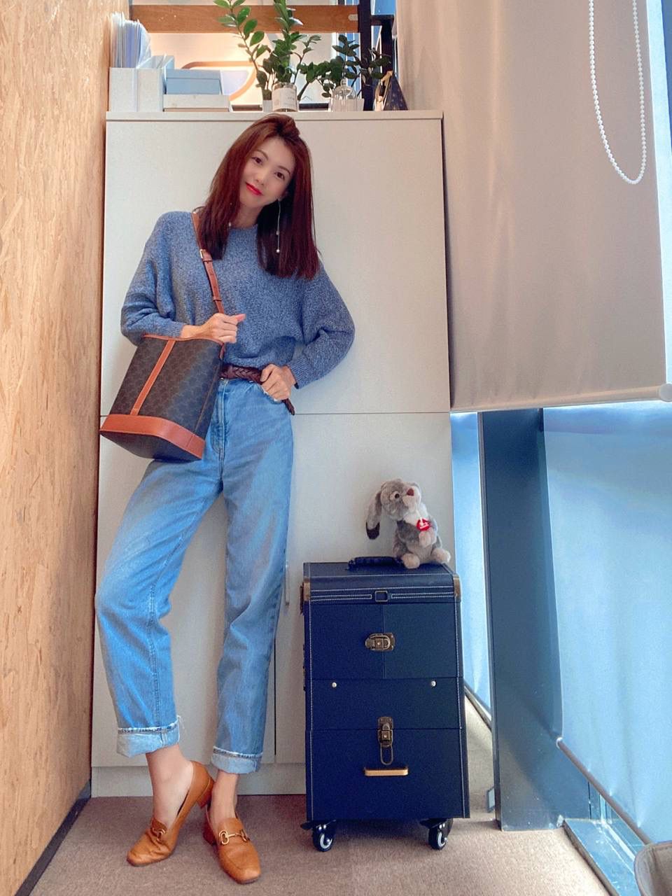 🔥大货实拍图 𝗖𝗘𝗟𝗜𝗡𝗘♥𝗧𝗥𝗜𝗢𝗠𝗣𝗛𝗘 𝗖𝗔𝗡𝗩𝗔𝗦中号水桶 型号：191132 尺寸：33*27*17cm