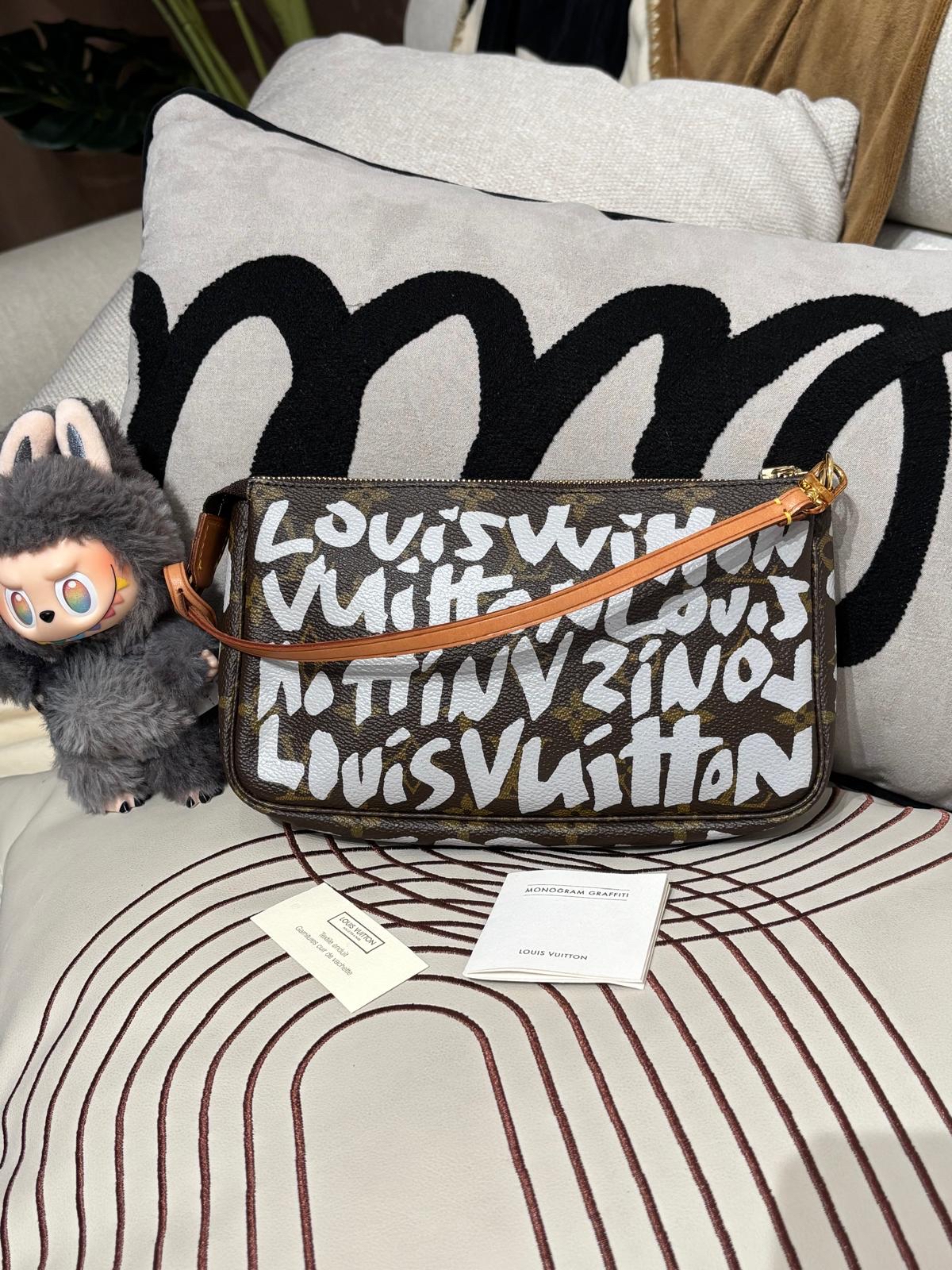 LV Stephen Sprouse Graffiti Pochette Bag 限量版 100%Authentic, 98%New ✅Dust Bag ✅Box