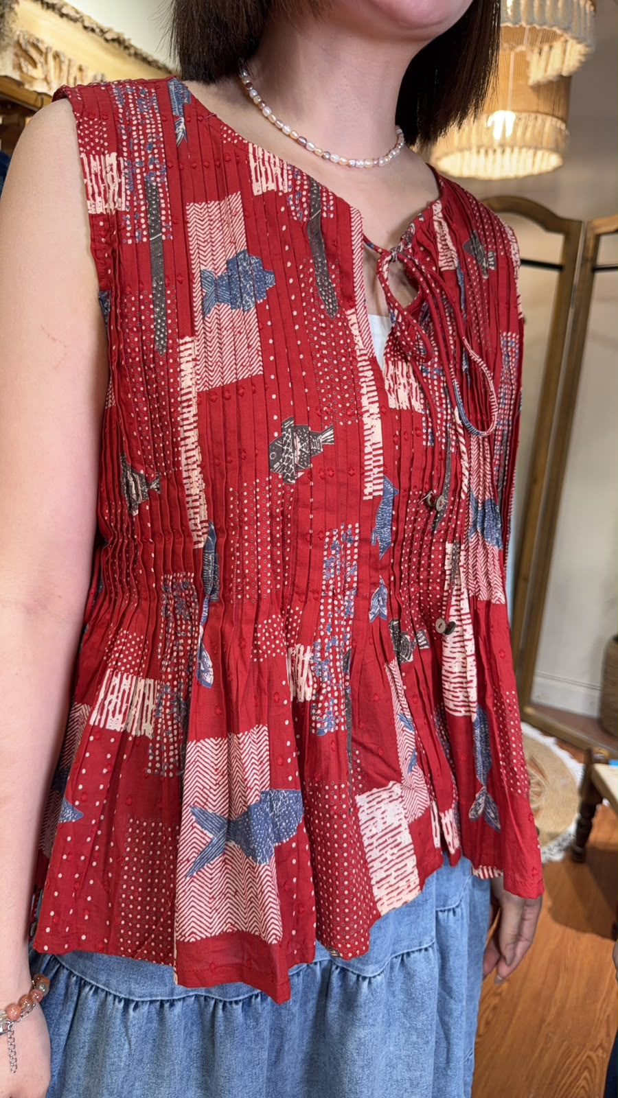3151 Red Fish Pleated Top