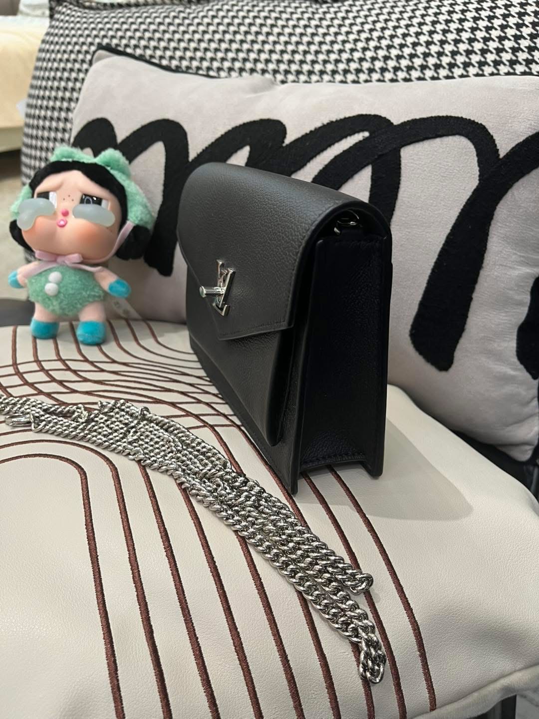 Lv my lockme chain pochette crossbody bag,100%Authentic, 99%new ✅dust bag ✅box