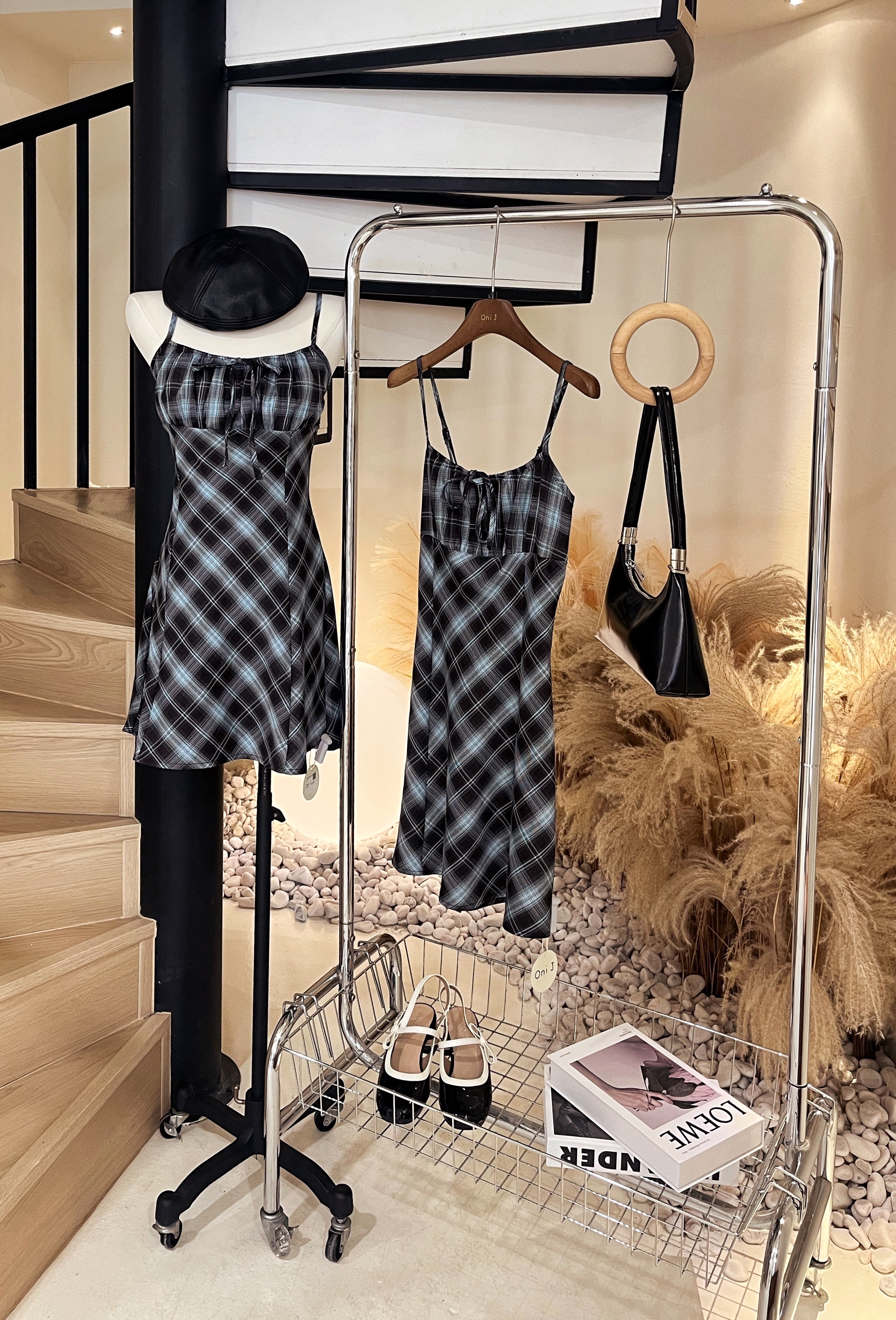 248052斜格纹连身裙