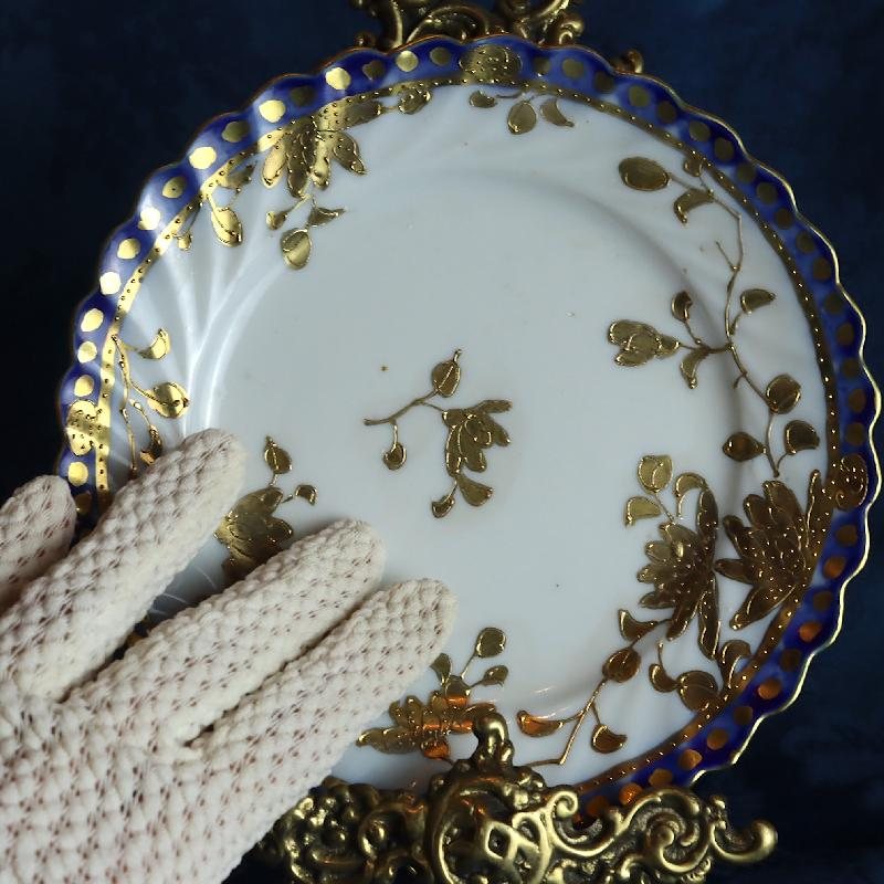 Antique Japan Hand-painted & Gold Gilt Oriental Style Plates (MT1563)