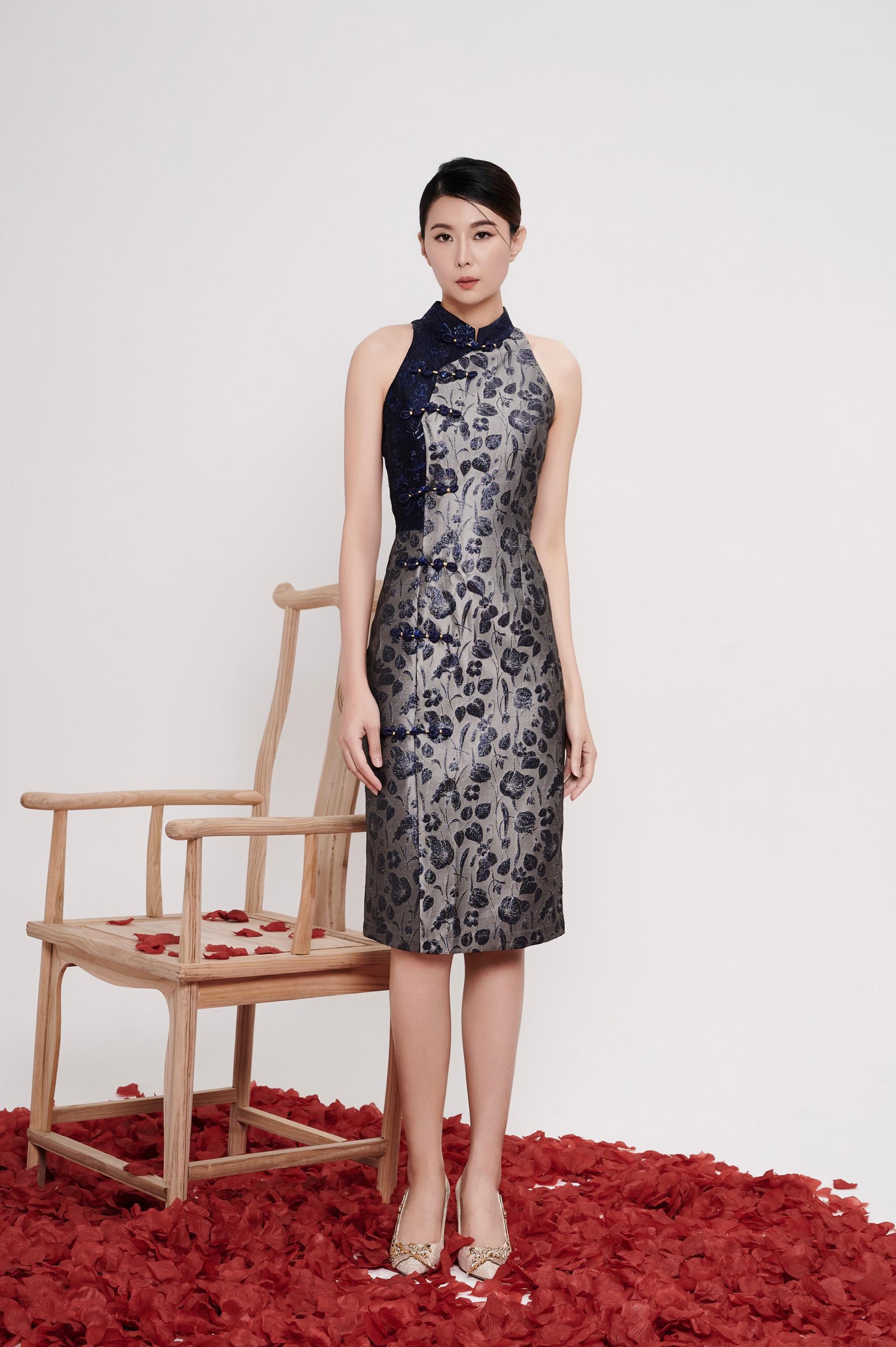 独家Cut in 露背旗袍 2136