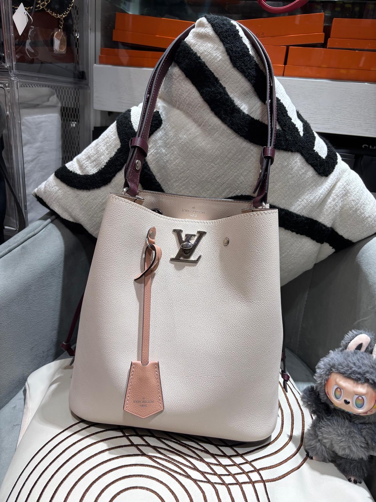LV Lockme Bucket bag Calfskin 100%Authentic, 98%New ✅Dust bag