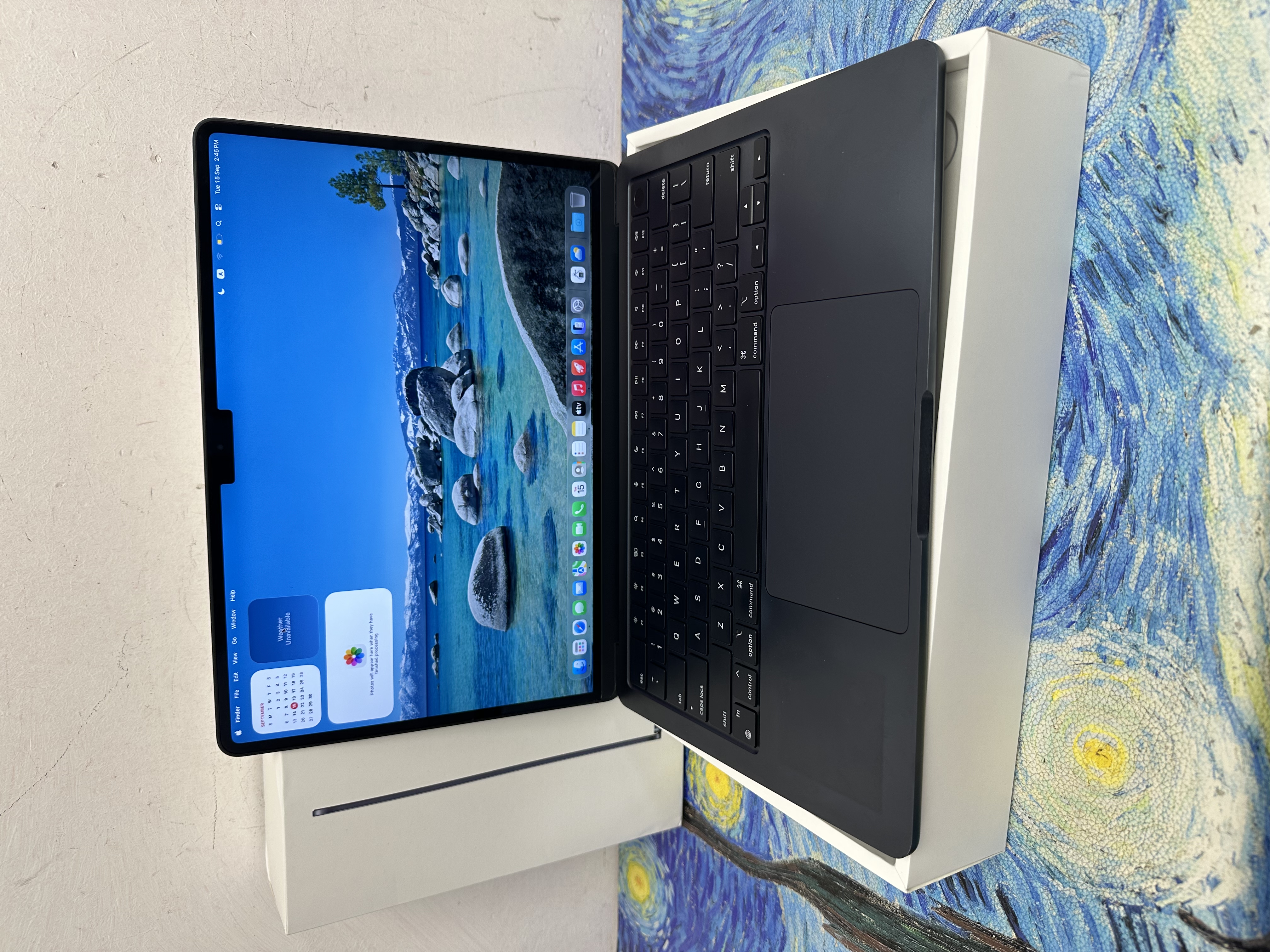 #6130 APPLE  MacBook Air M2 2023 M2 CPU/8GB Ram/256GB SSD/8核心GPU/Liquid Retina Mon/13吋/午夜藍色/Gaming Laptop / Notebook / MacBook Pro / Apple 實物圖片機✨