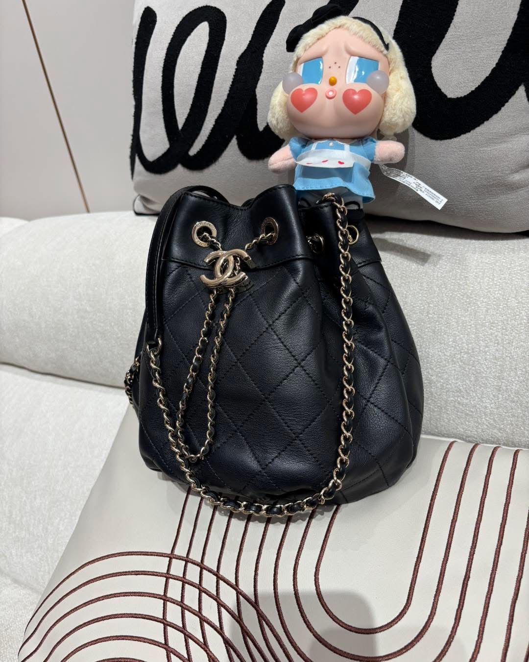 Chanel bucket bag calfskin 黑牛皮金扣 100%Authentic,95%new✅card✅塵袋