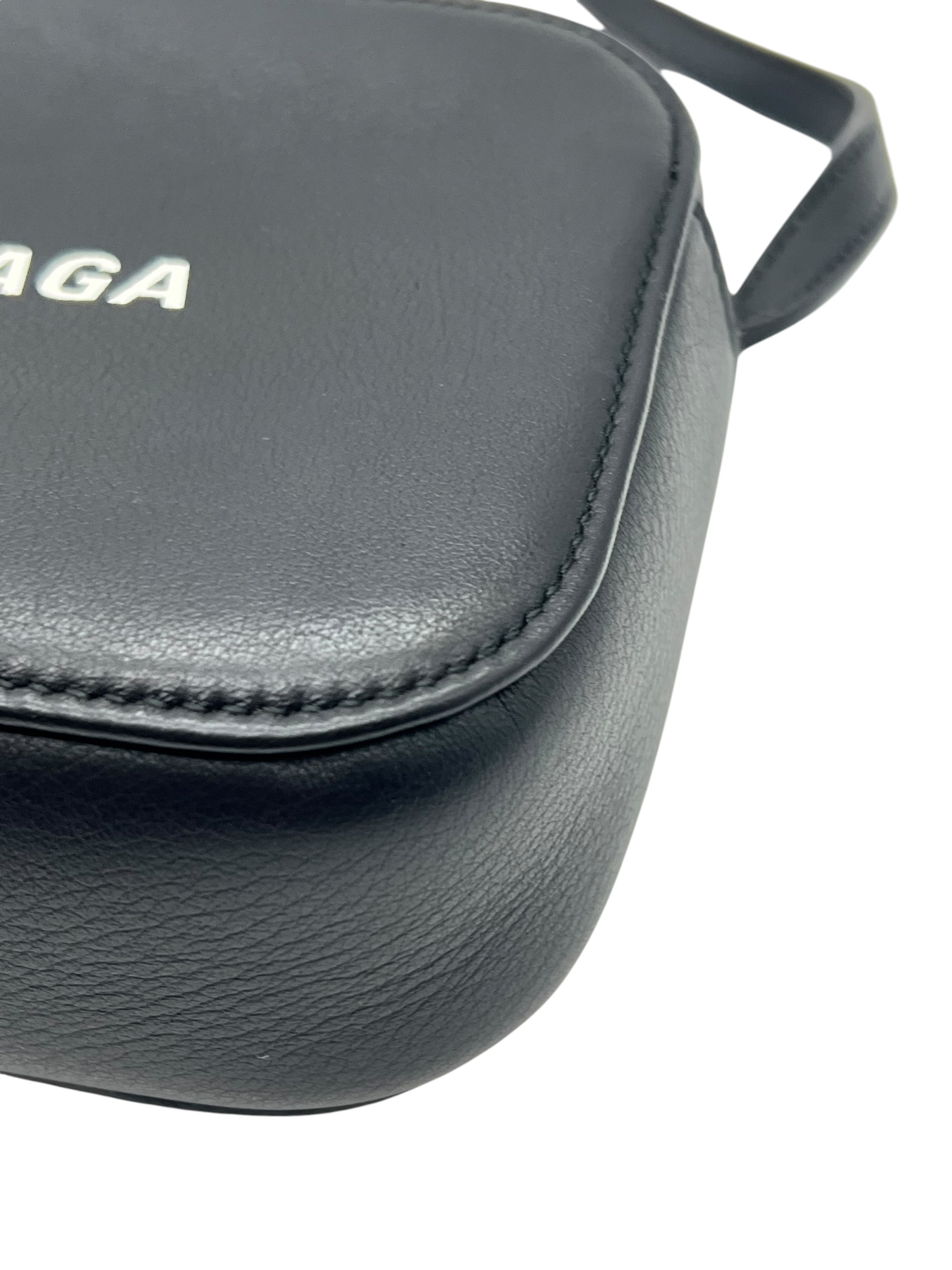 Pre-Owned BALENCIAGA Everyday Camera Bag / Product Code: 061407
