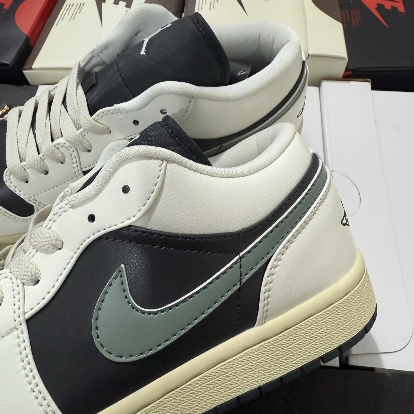 Nike Air Jordan 1 Low "Jade Smoke" DC0774-001