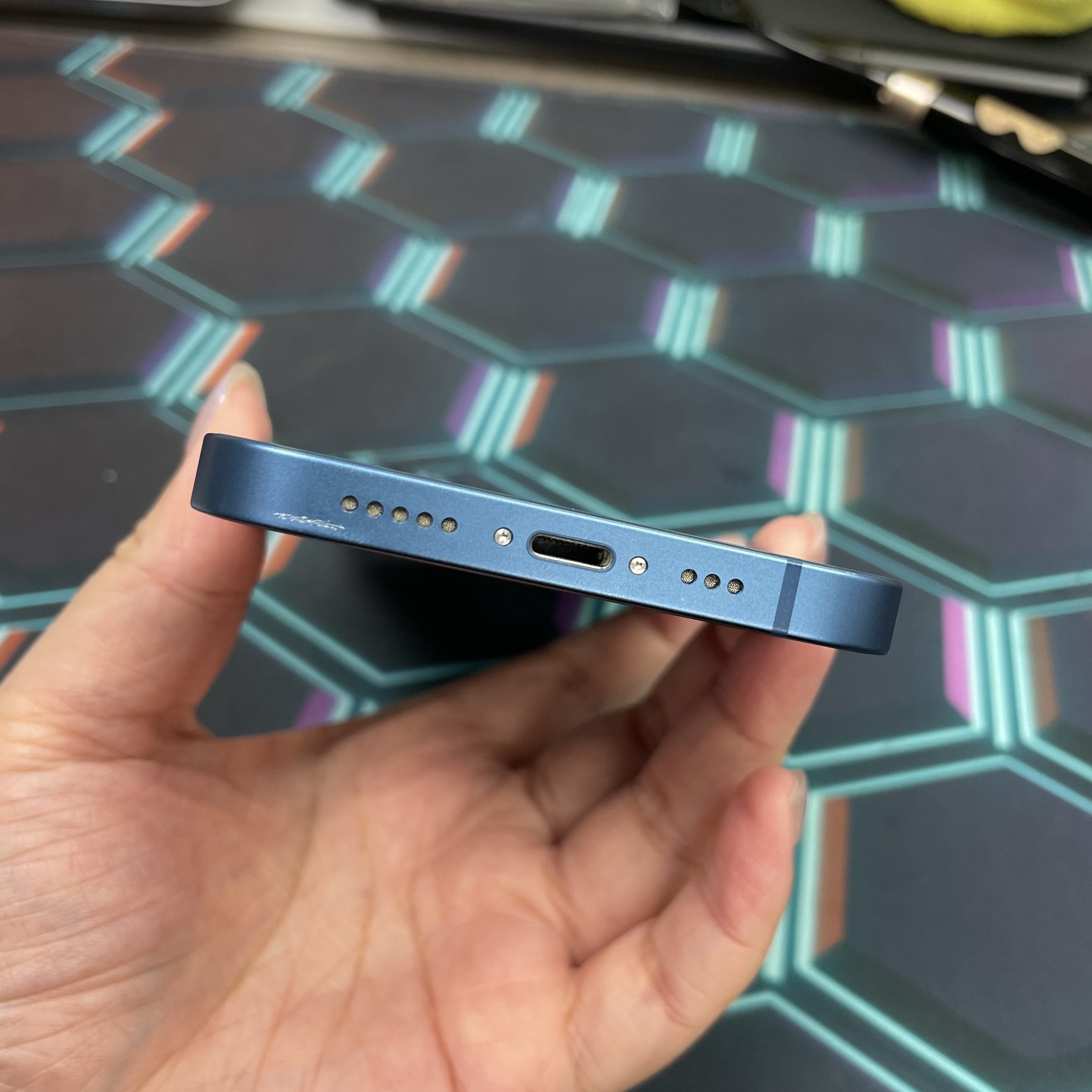 *6992 13 勁靚機 256GB 電84 藍色 blue
