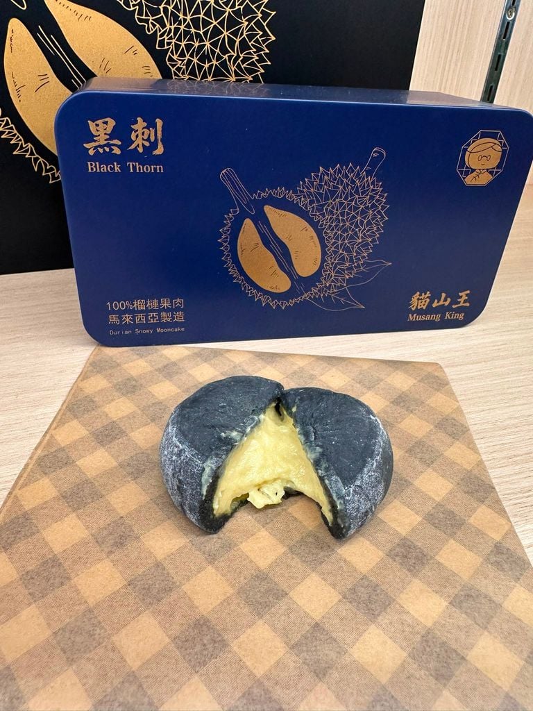 阿嫲 | 榴槤冰皮月餅-孖裝(貓山王跟黑刺各1個) 貓山王回甘 黑刺幼滑