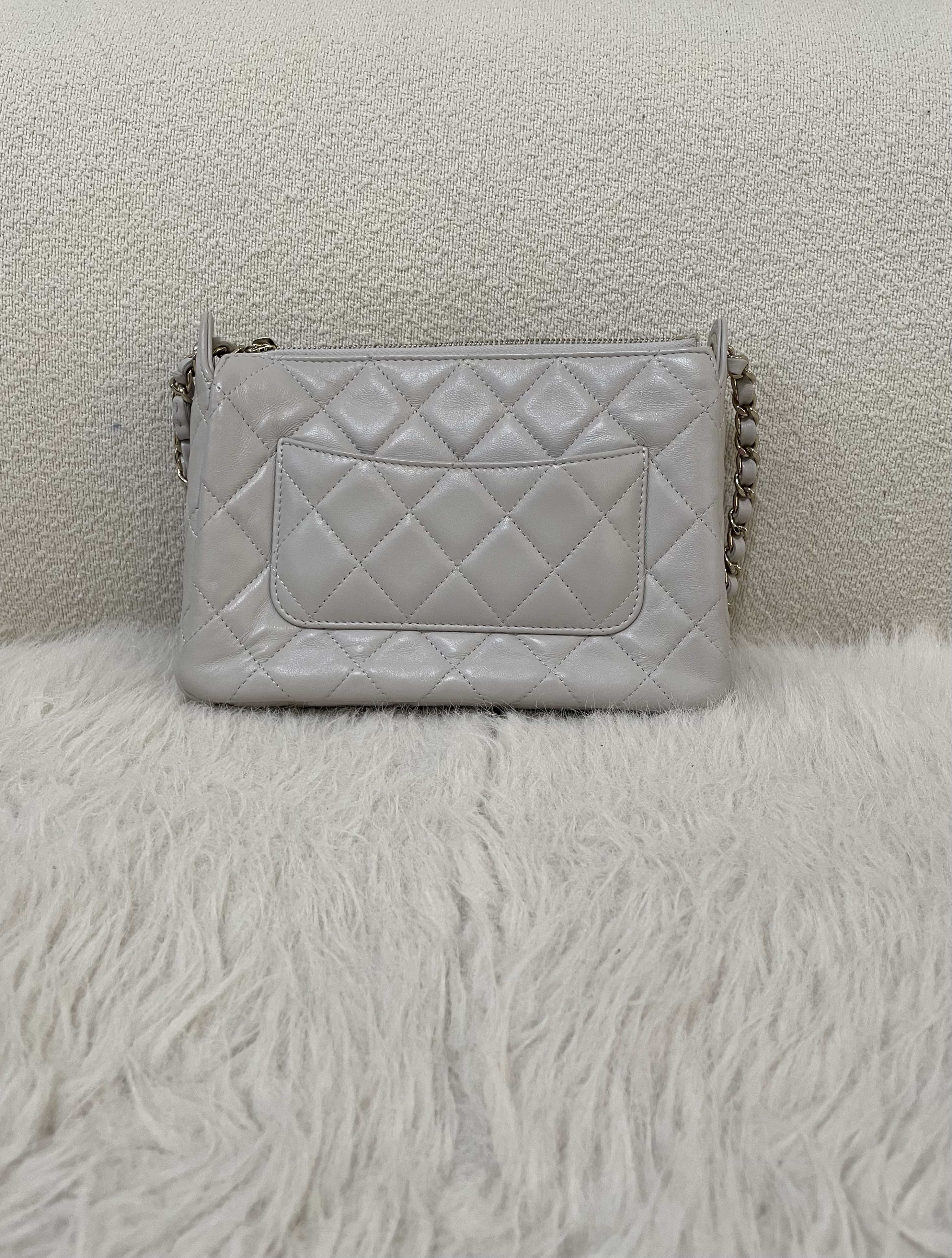 Pre-owned Chanel camera bag/ Product Code: 26031007
