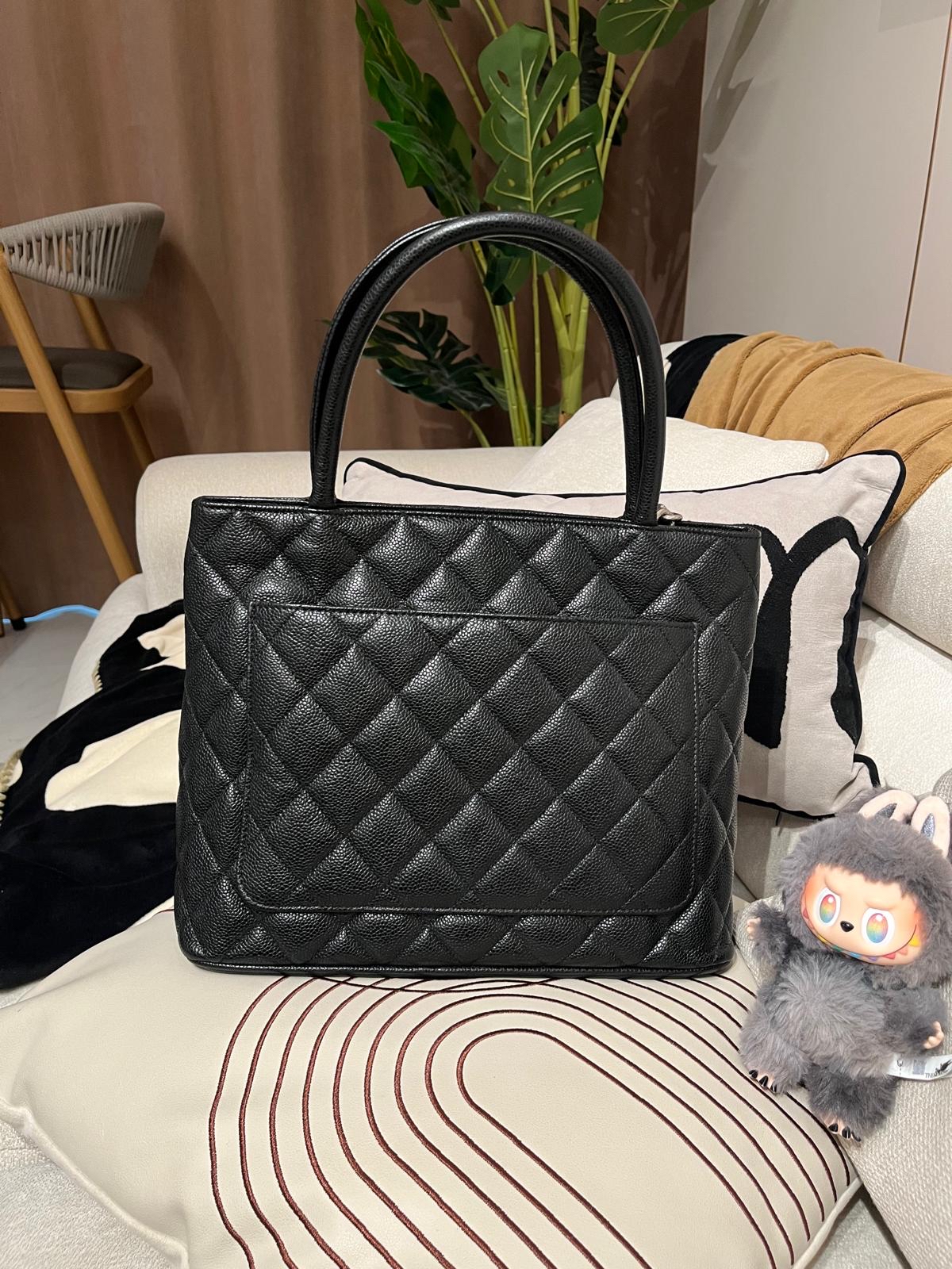 Chanel 黑色魚子醬牛皮希爾頓包，Vintage 絕版 100%Authentic ,95%new✅14Card ✅Dust bag